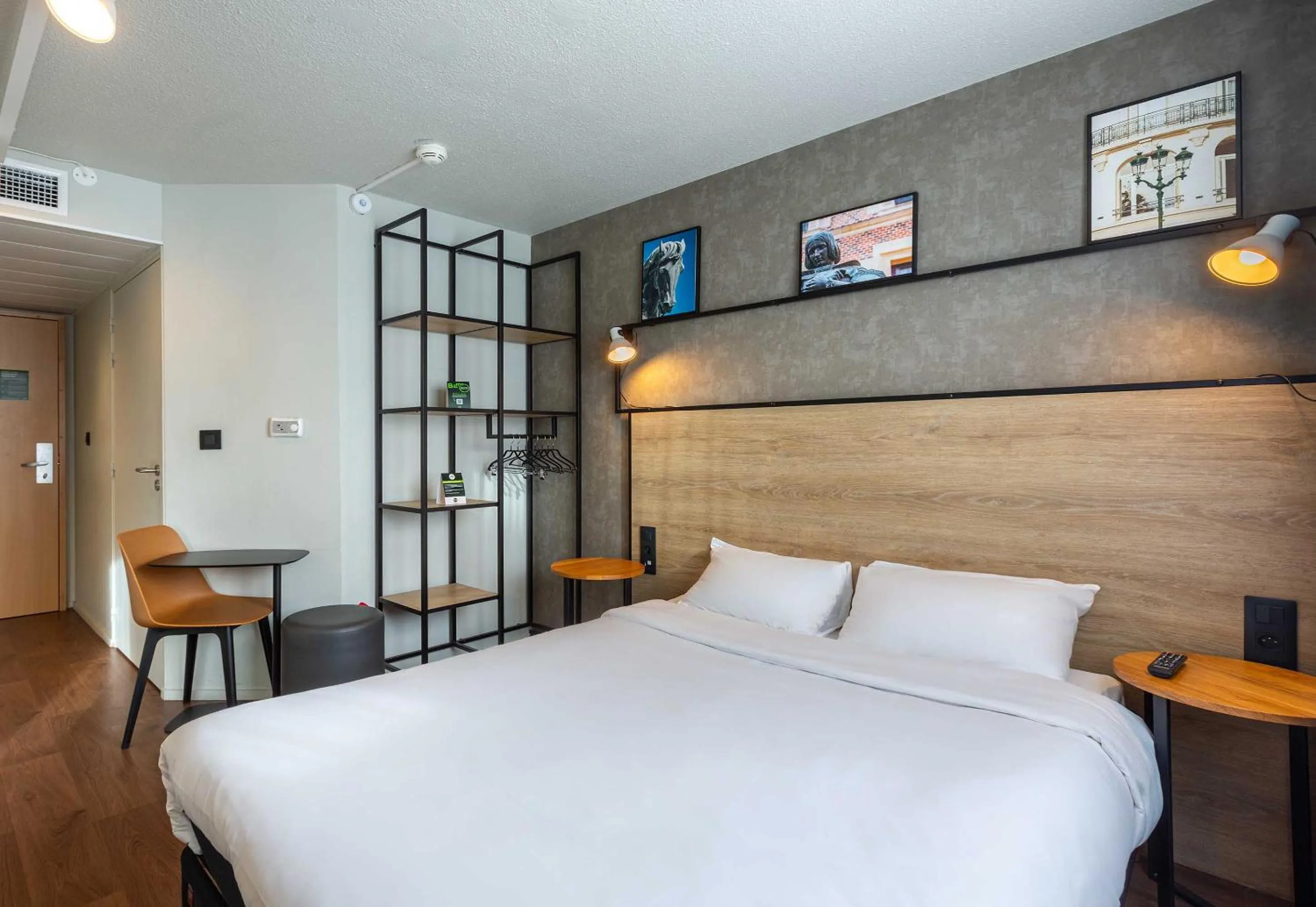 Bedroom, Bed in B&B HOTEL Orléans Nord Saran