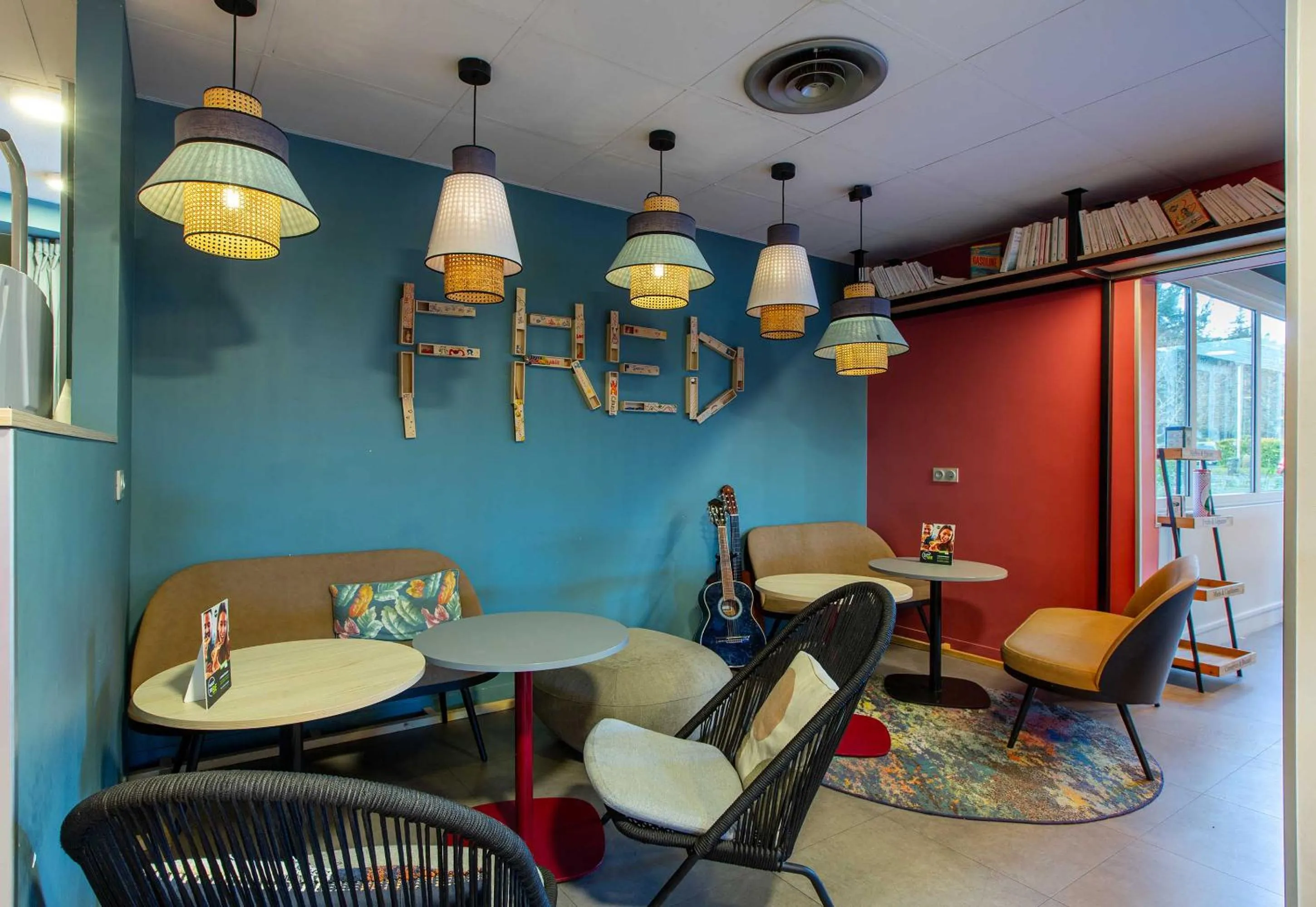 Seating area in B&B HOTEL Orléans Nord Saran