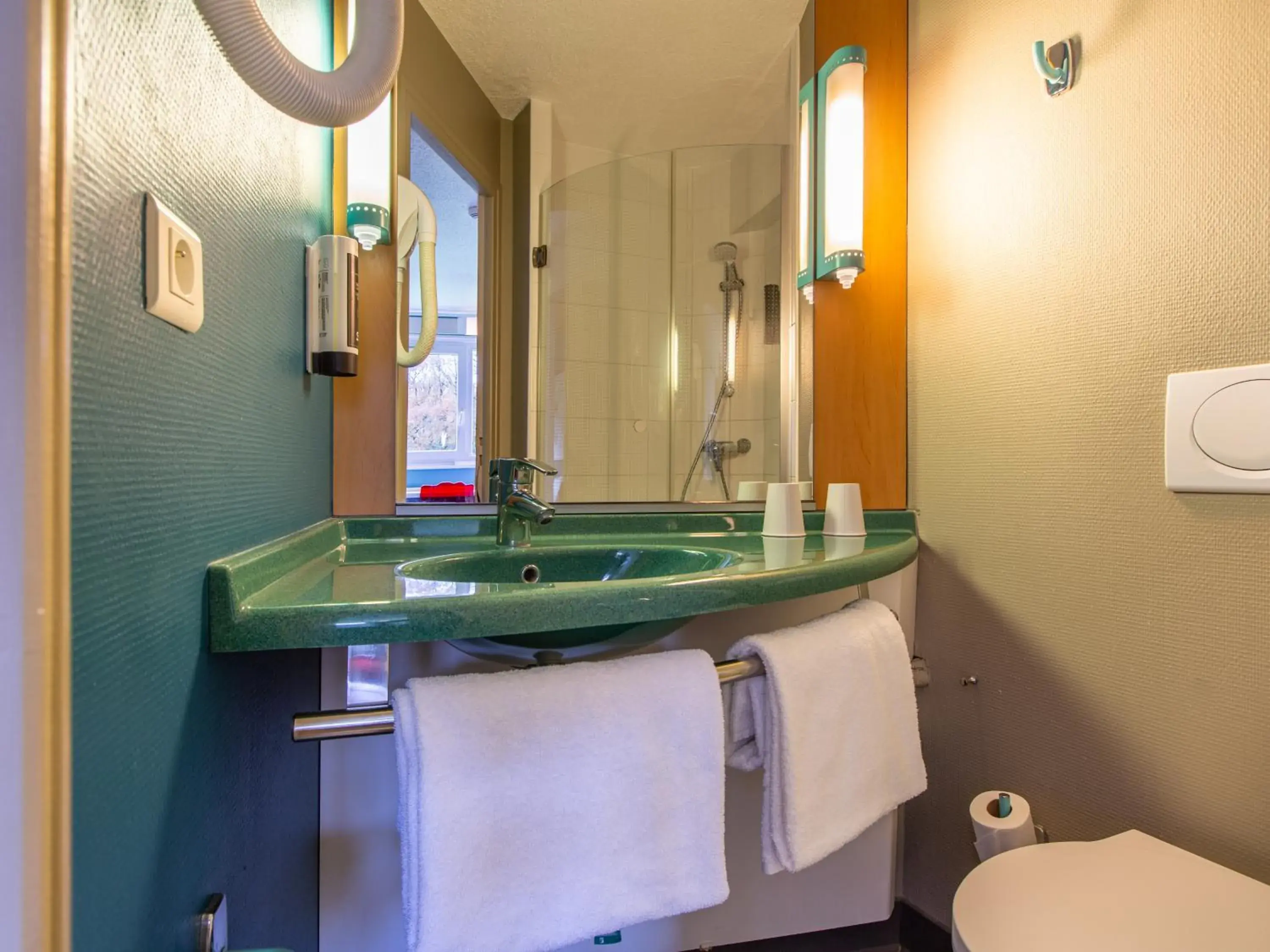 Bathroom in B&B HOTEL Orléans Nord Saran Bathroom in B&B HOTEL Orléans Nord Saran