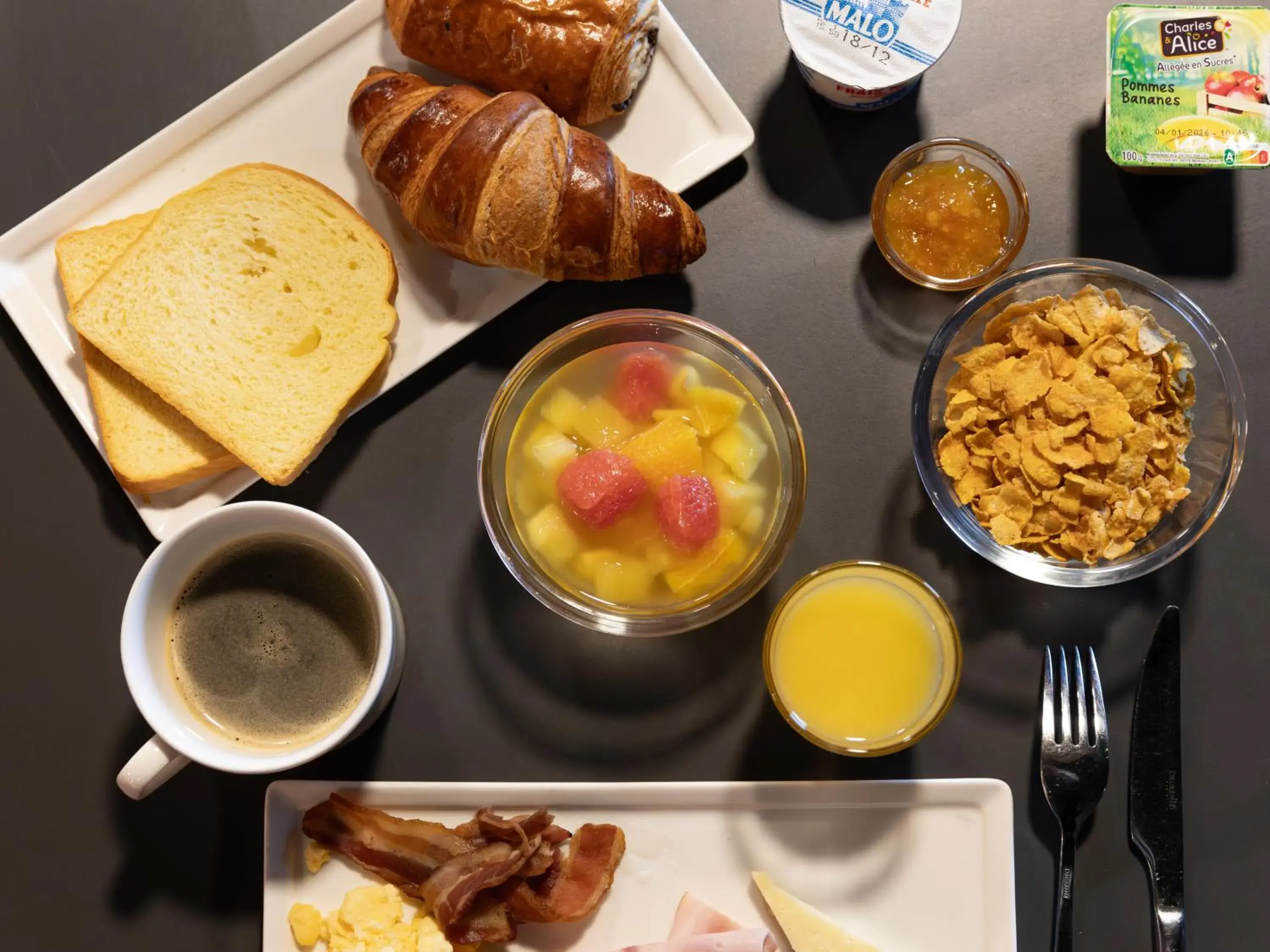 Breakfast in B&B HOTEL Orléans Nord Saran Breakfast in B&B HOTEL Orléans Nord Saran