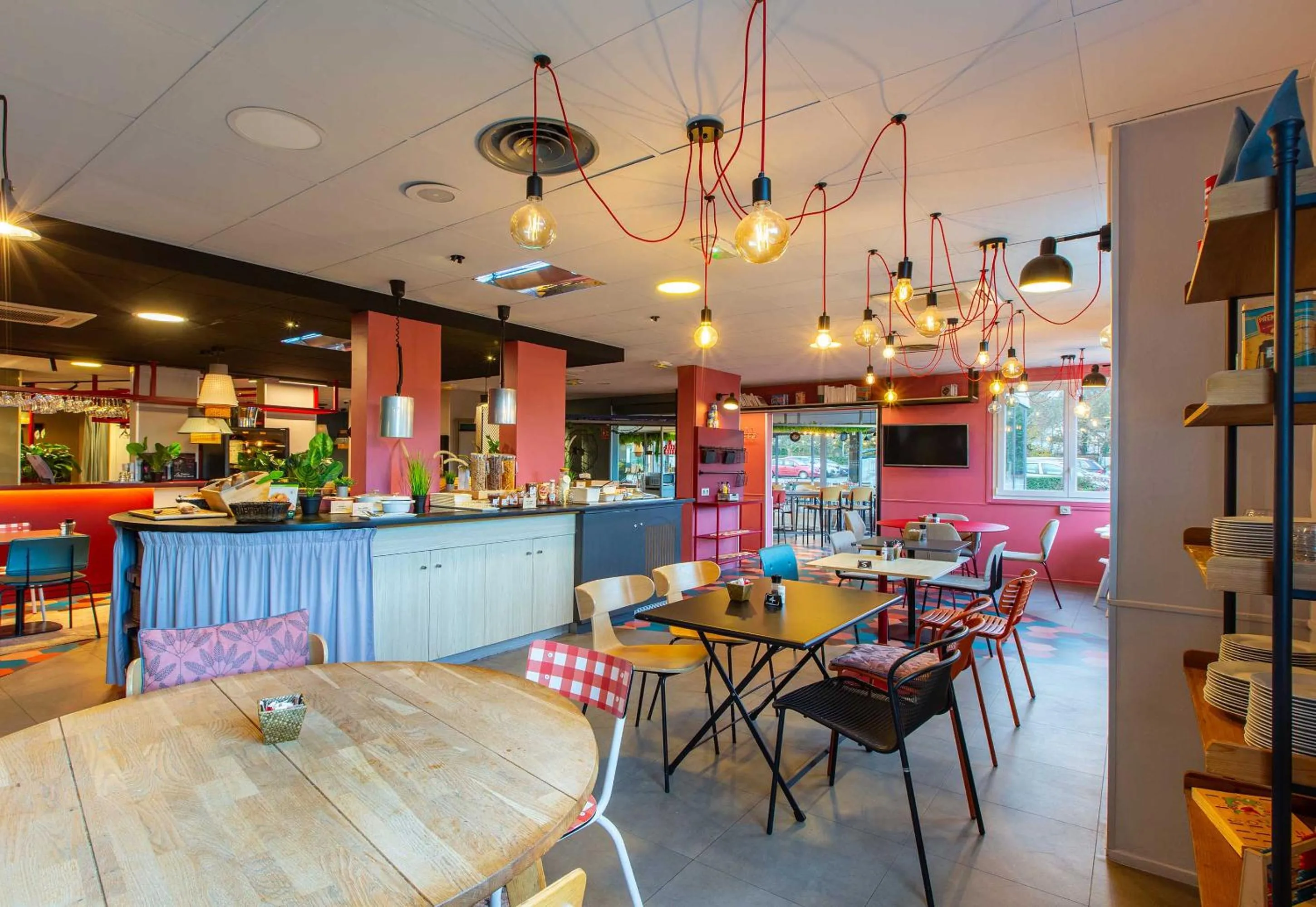 Restaurant/places to eat in B&B HOTEL Orléans Nord Saran