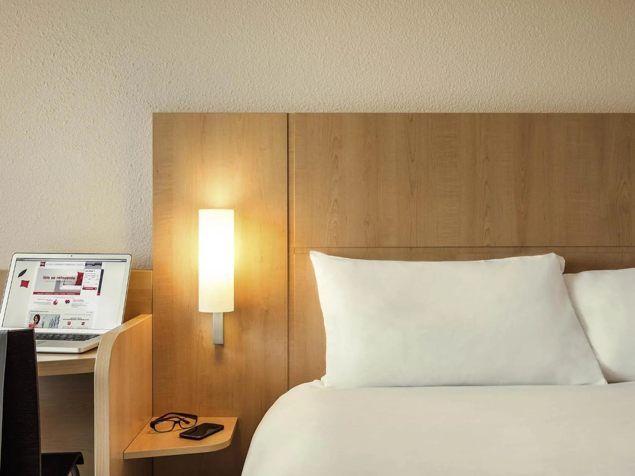 Bedroom, Bed in ibis Paris Porte D'Orleans