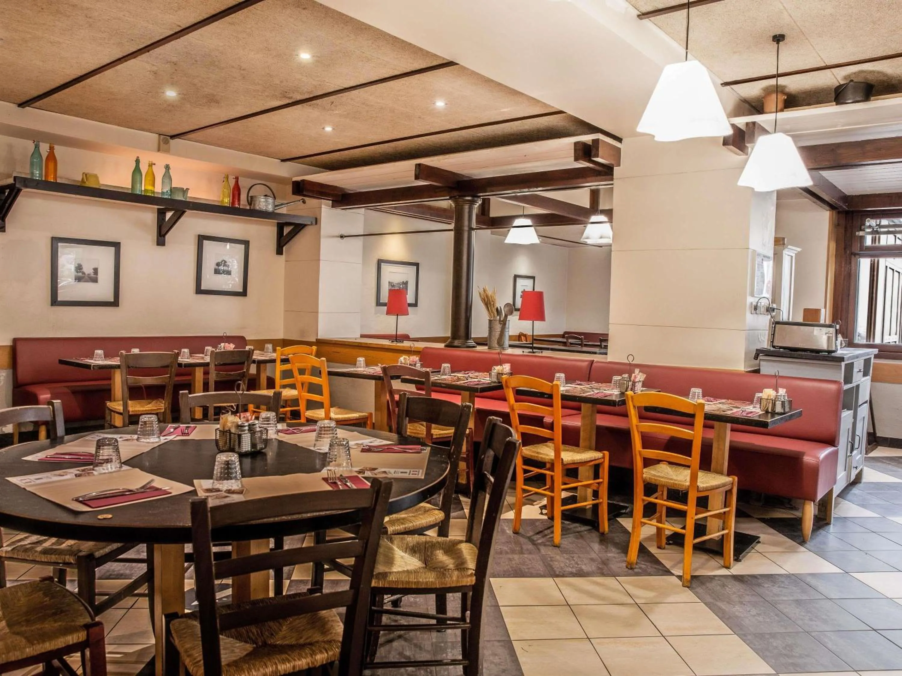 Restaurant/places to eat in ibis Paris Porte D'Orleans