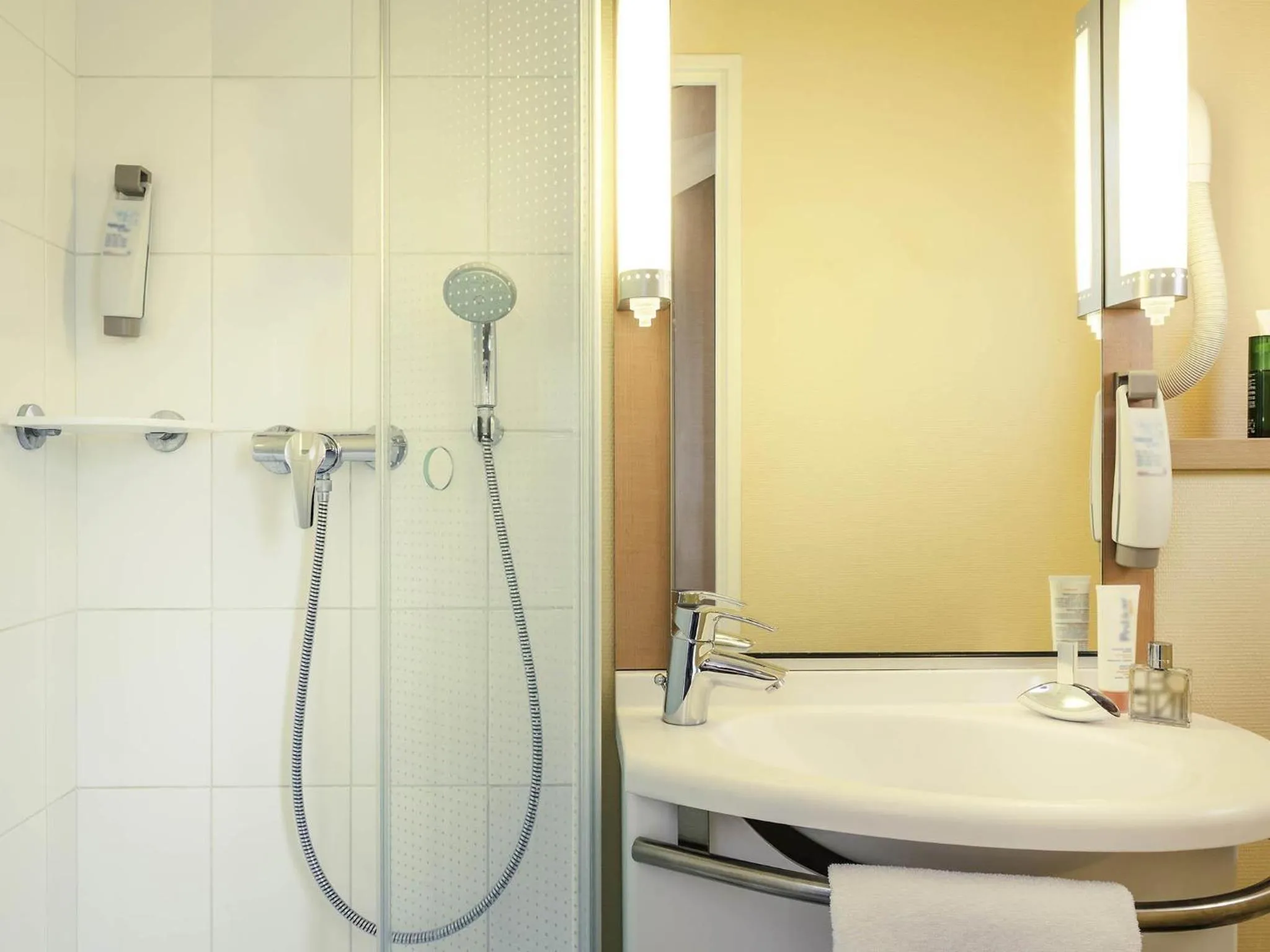 Bedroom in ibis Paris Porte D'Orleans