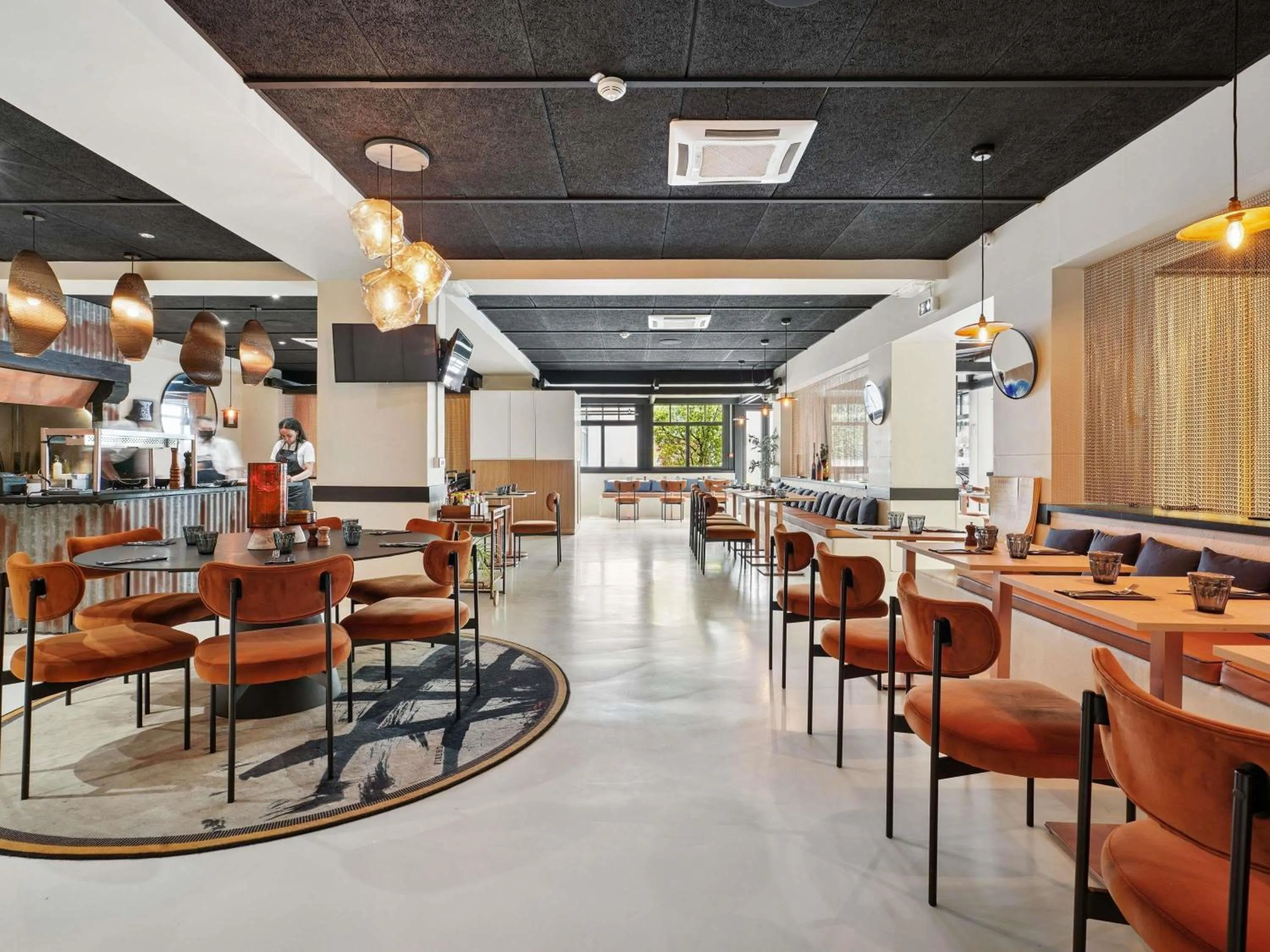 Restaurant/places to eat in ibis Paris Porte D'Orleans