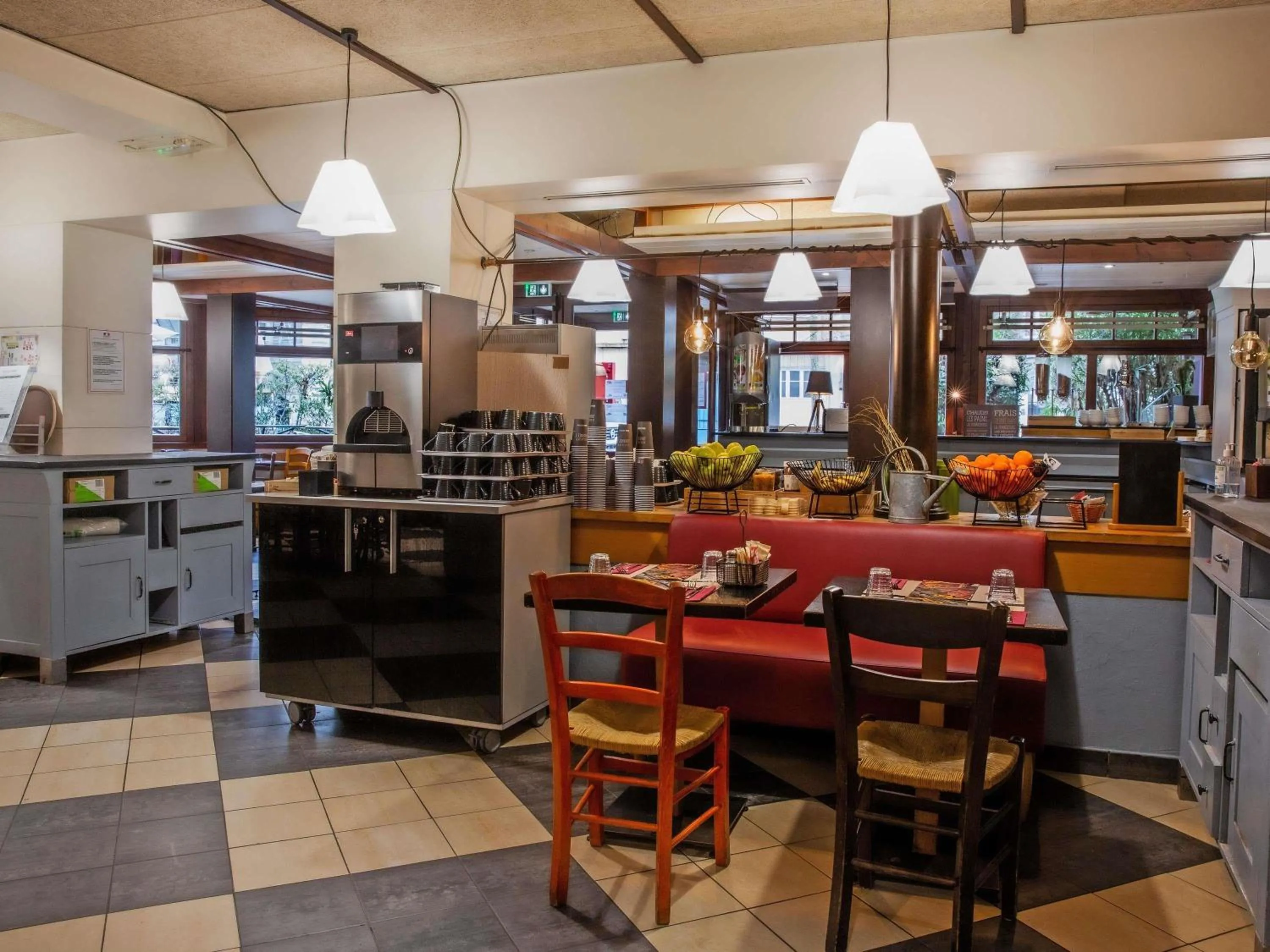 Restaurant/places to eat in ibis Paris Porte D'Orleans