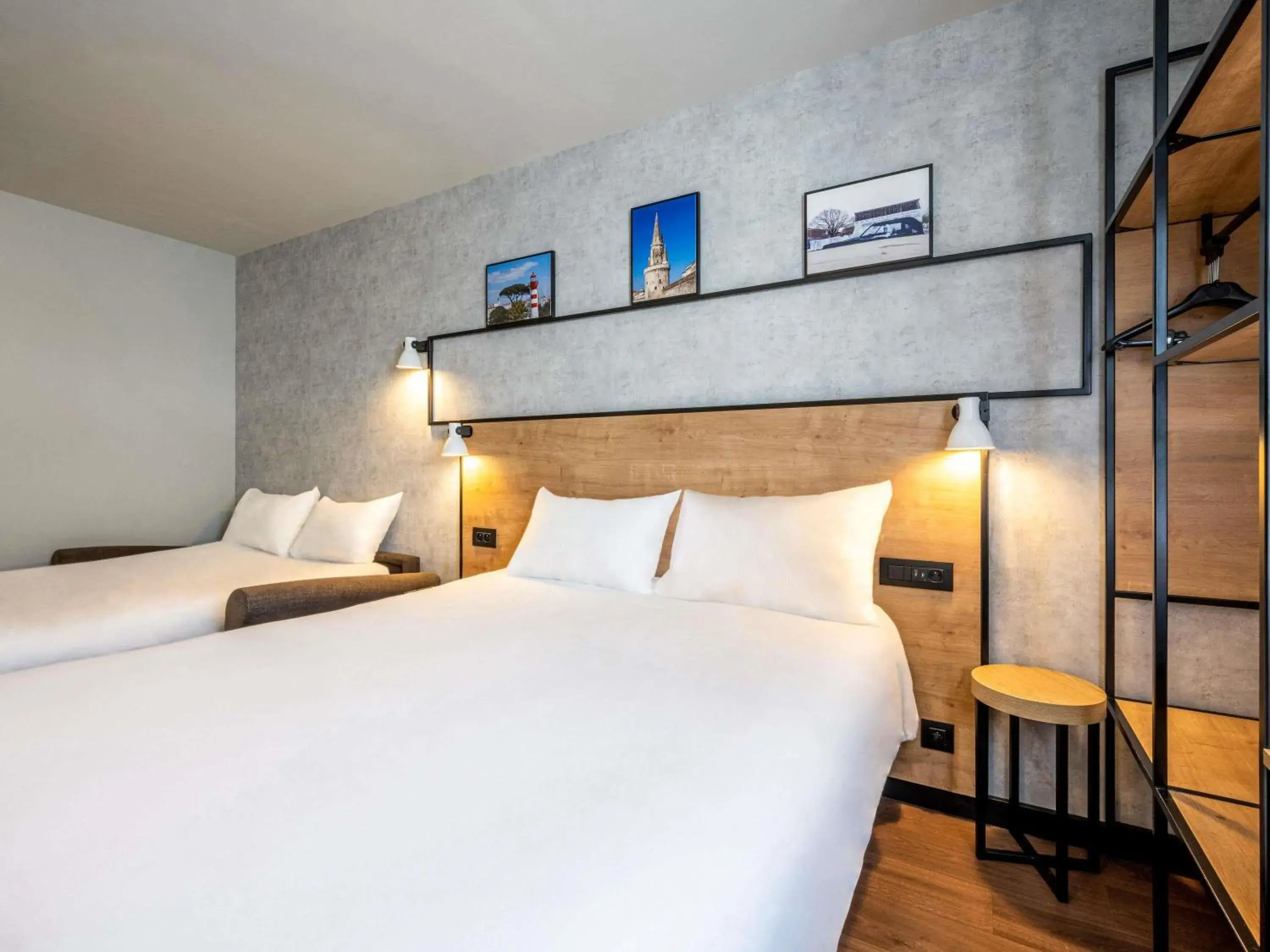 Bedroom, Bed in IBIS La Rochelle Vieux Port Centre Bedroom, Bed in IBIS La Rochelle Vieux Port Centre