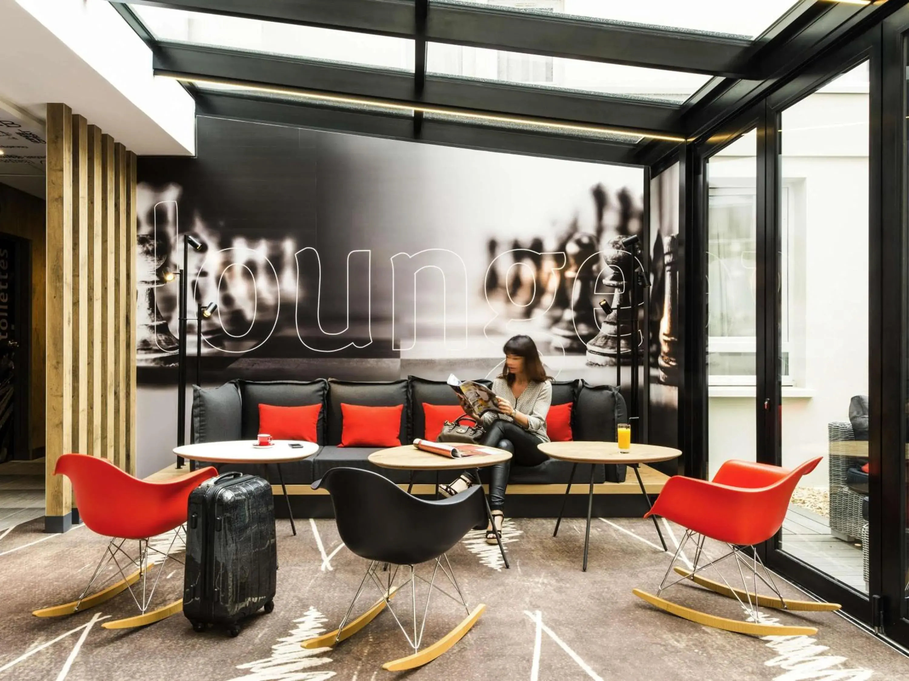 Lounge or bar in IBIS La Rochelle Vieux Port Centre Lounge or bar in IBIS La Rochelle Vieux Port Centre