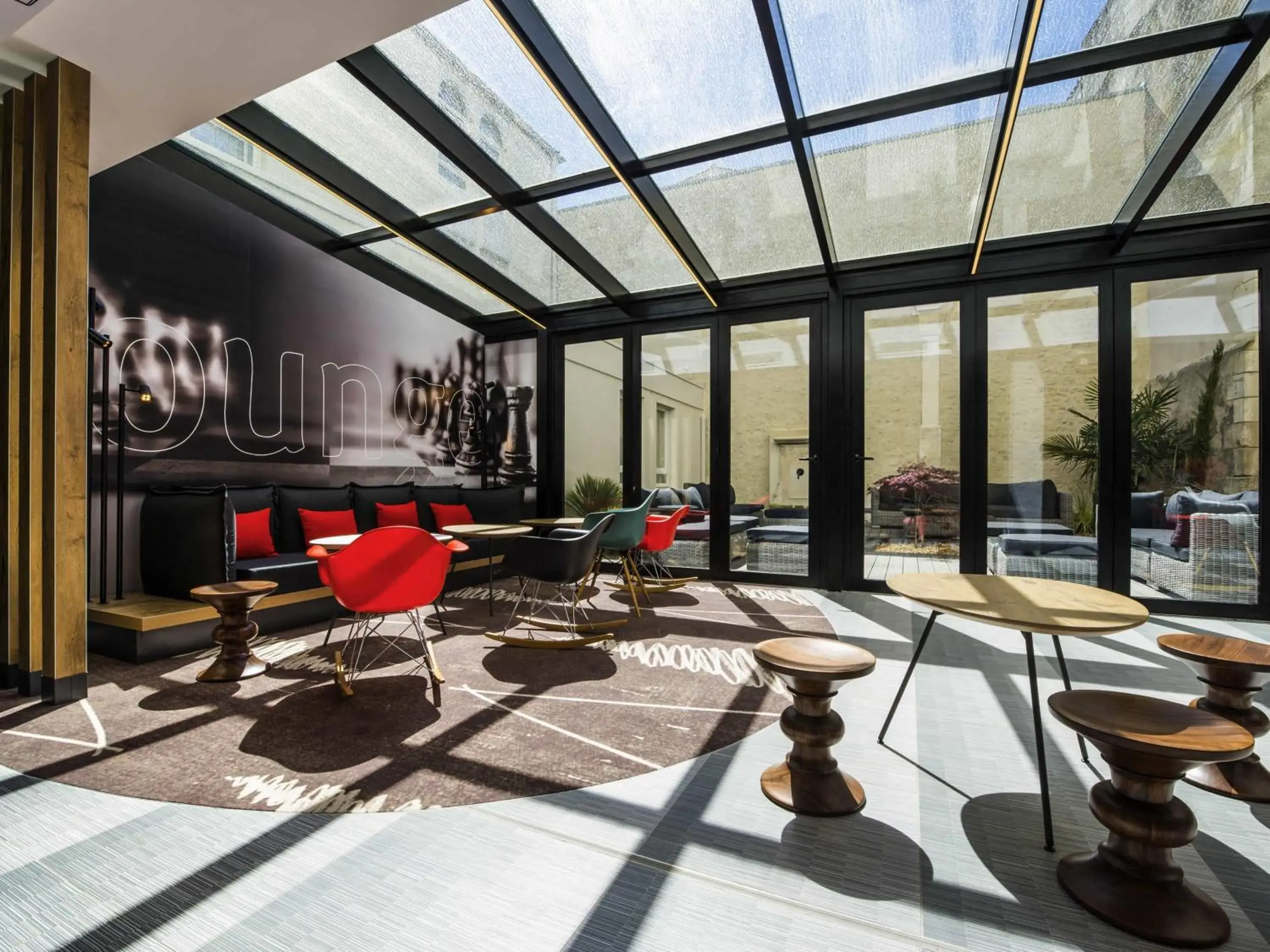 Lounge or bar in IBIS La Rochelle Vieux Port Centre Lounge or bar in IBIS La Rochelle Vieux Port Centre