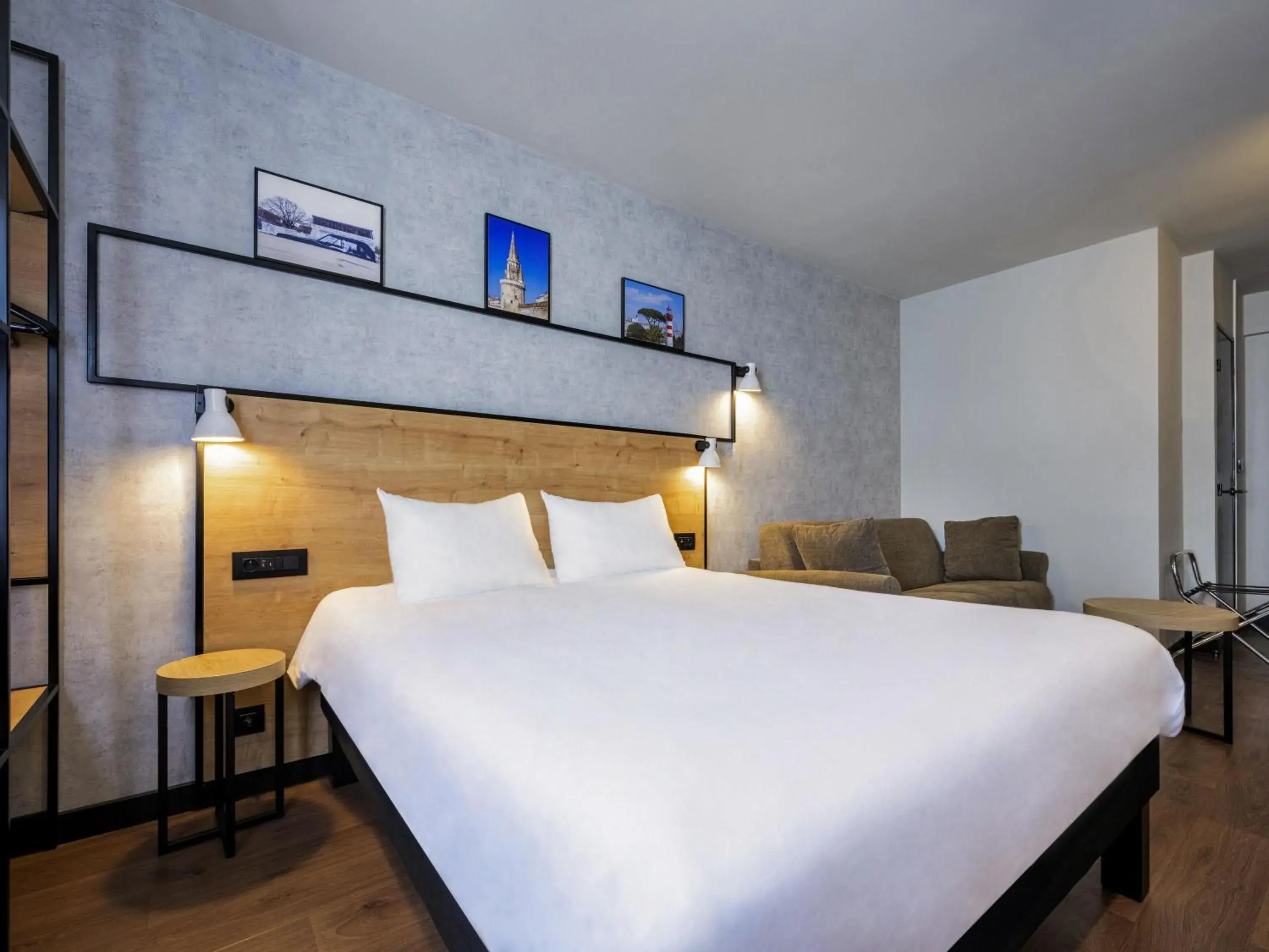Bedroom, Bed in IBIS La Rochelle Vieux Port Centre Bedroom, Bed in IBIS La Rochelle Vieux Port Centre
