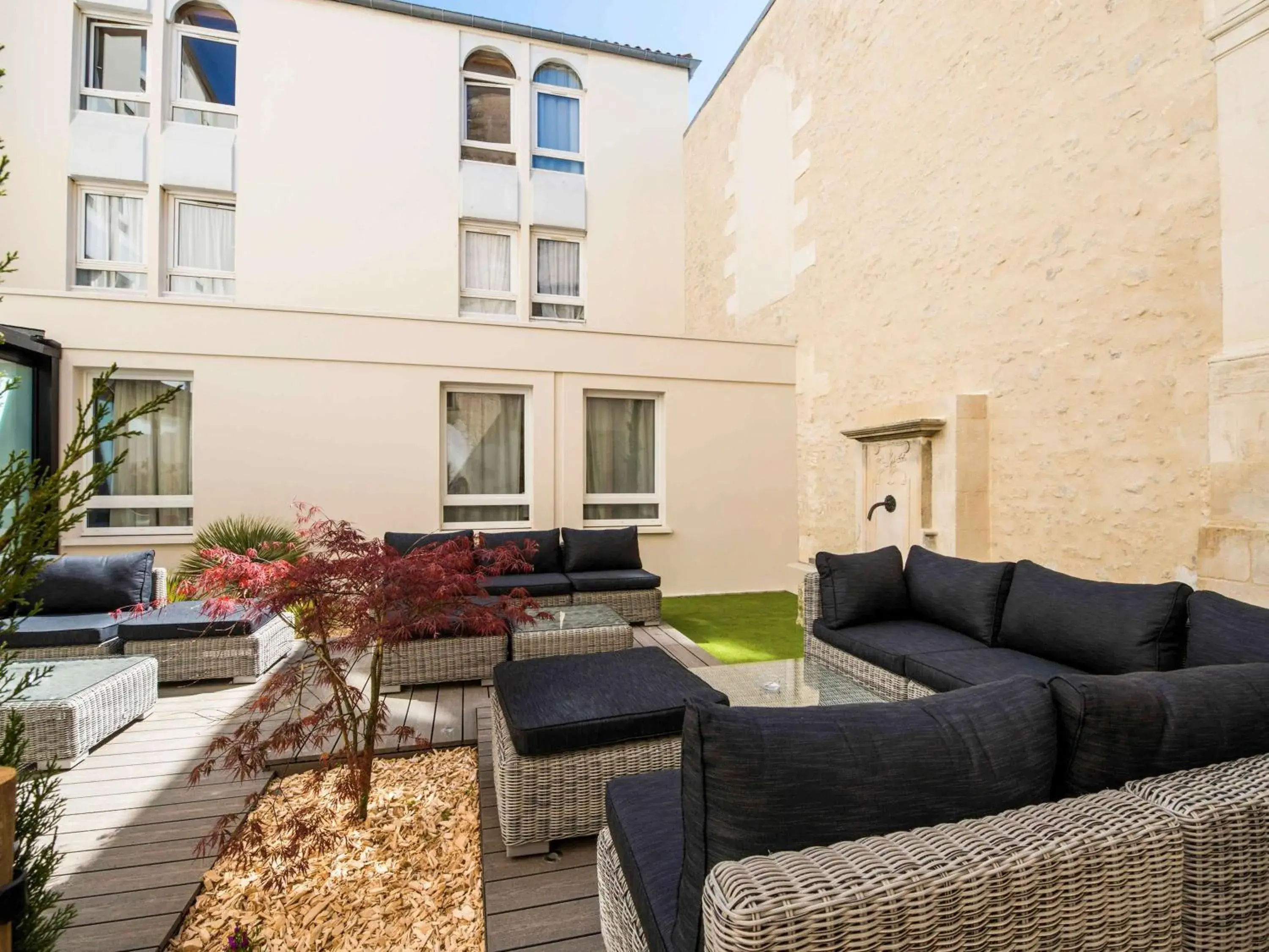 Lounge or bar in IBIS La Rochelle Vieux Port Centre Lounge or bar in IBIS La Rochelle Vieux Port Centre