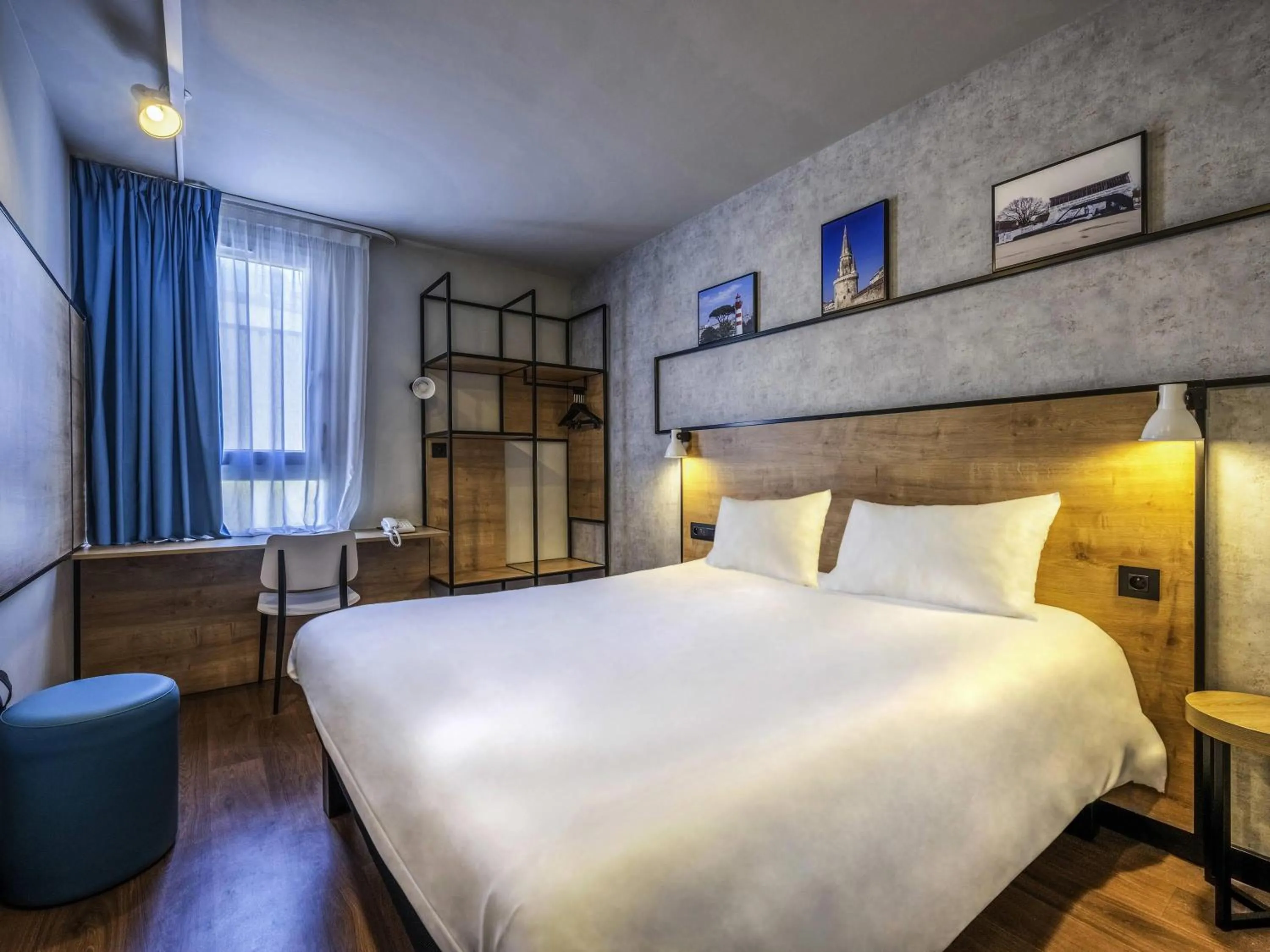 Bedroom, Bed in IBIS La Rochelle Vieux Port Centre