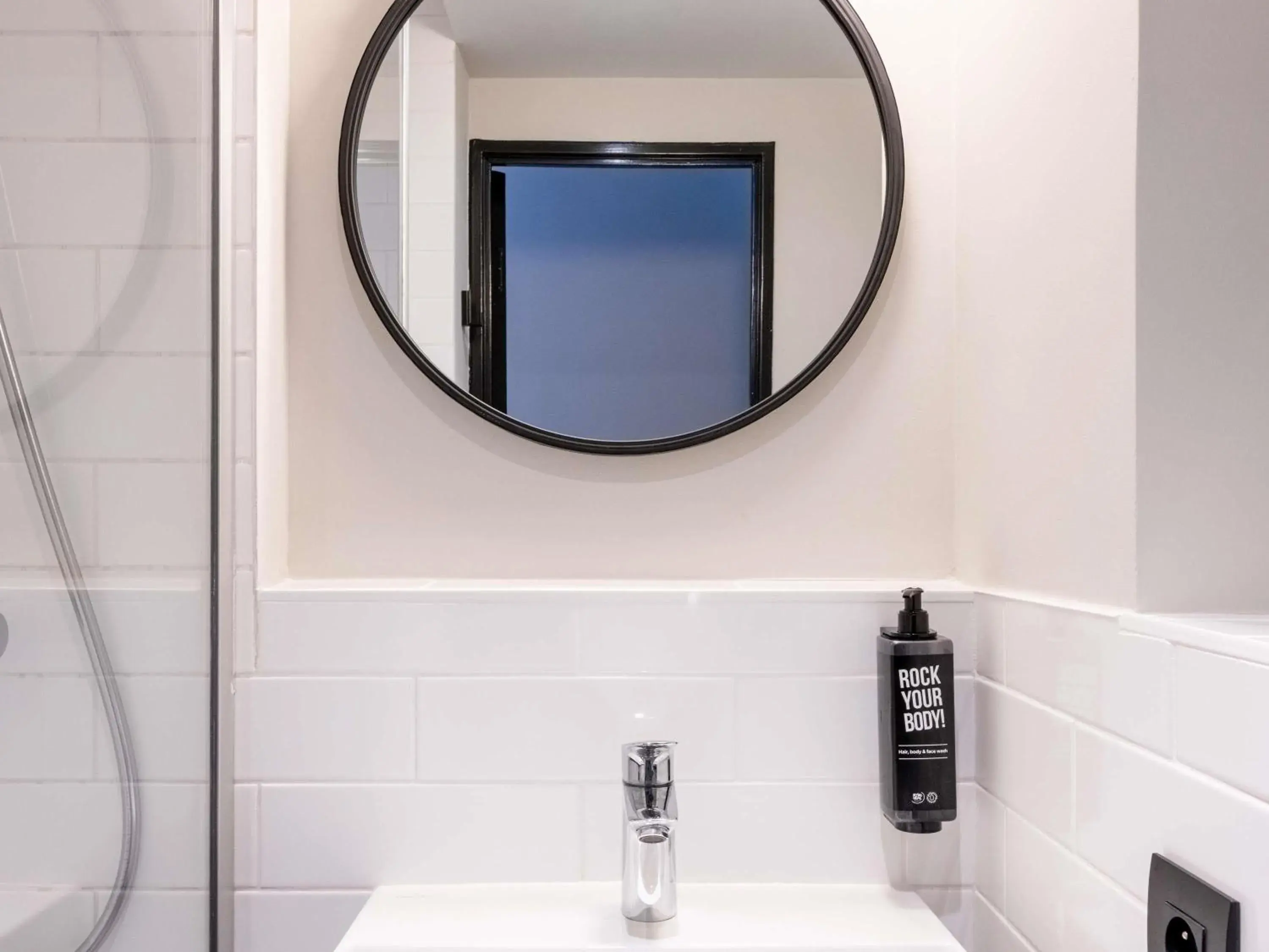 Bedroom in IBIS La Rochelle Vieux Port Centre Bedroom in IBIS La Rochelle Vieux Port Centre