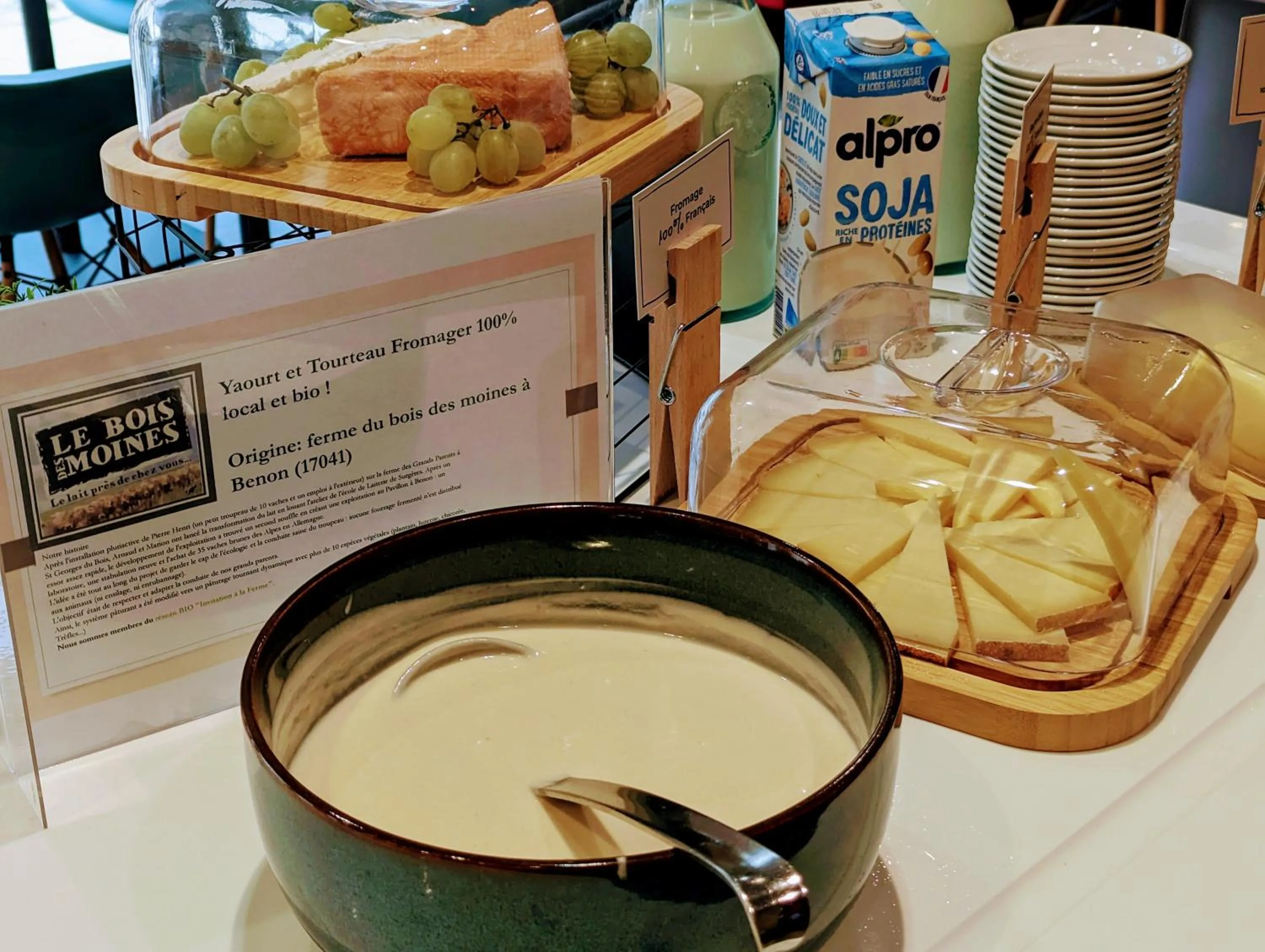 Buffet breakfast in IBIS La Rochelle Vieux Port Centre