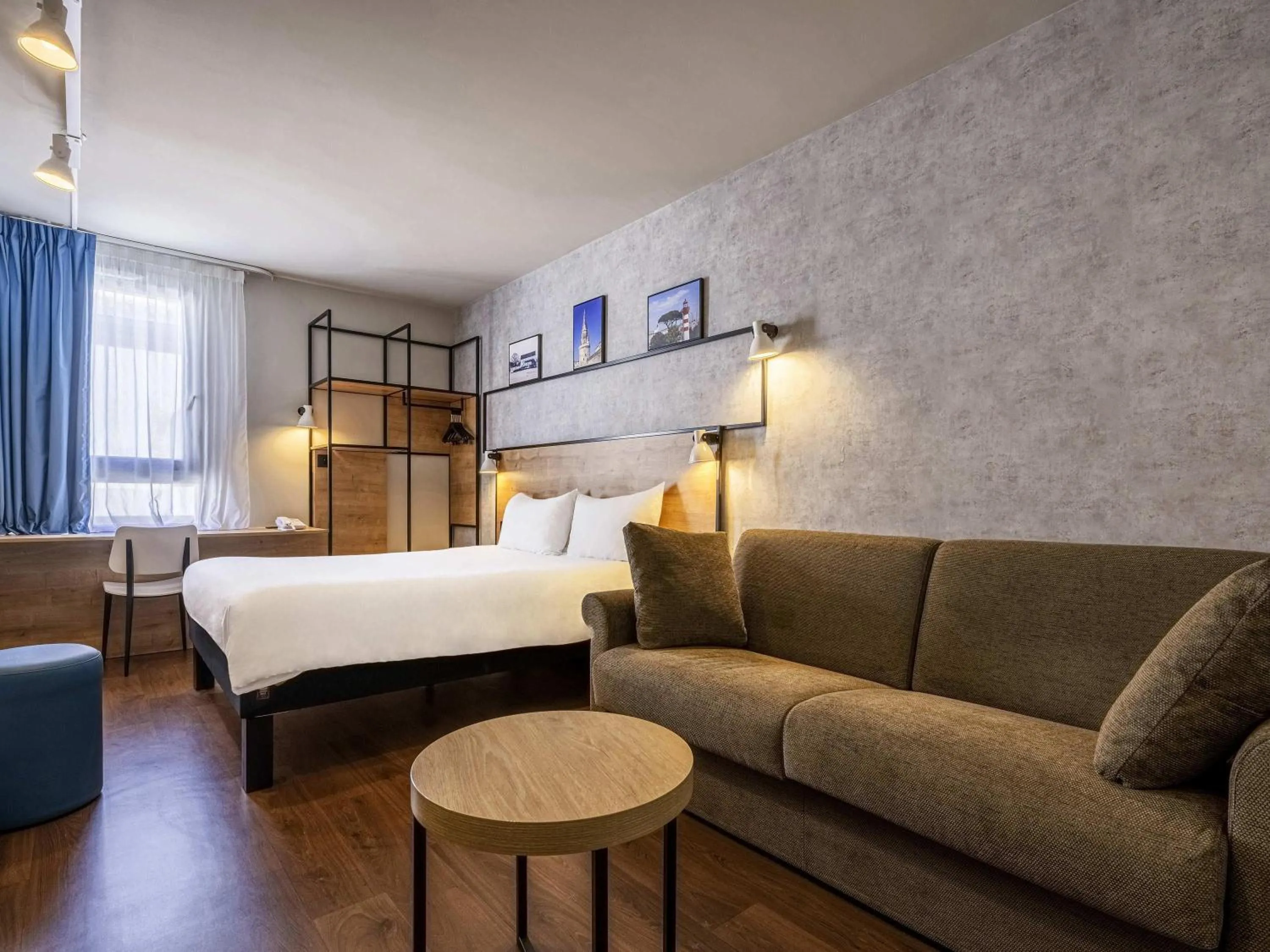 Bedroom, Bed in IBIS La Rochelle Vieux Port Centre