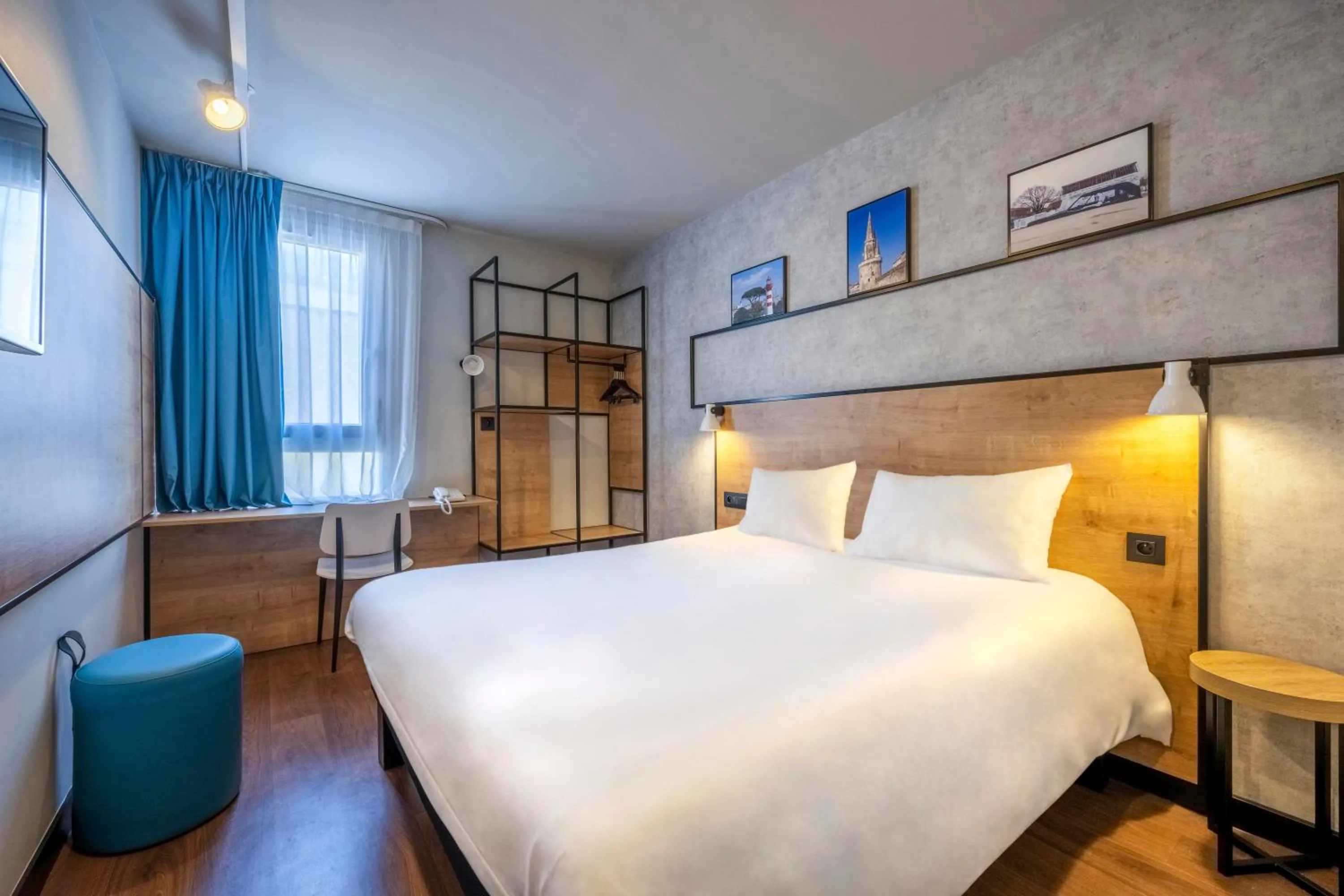 Photo of the whole room, Bed in IBIS La Rochelle Vieux Port Centre