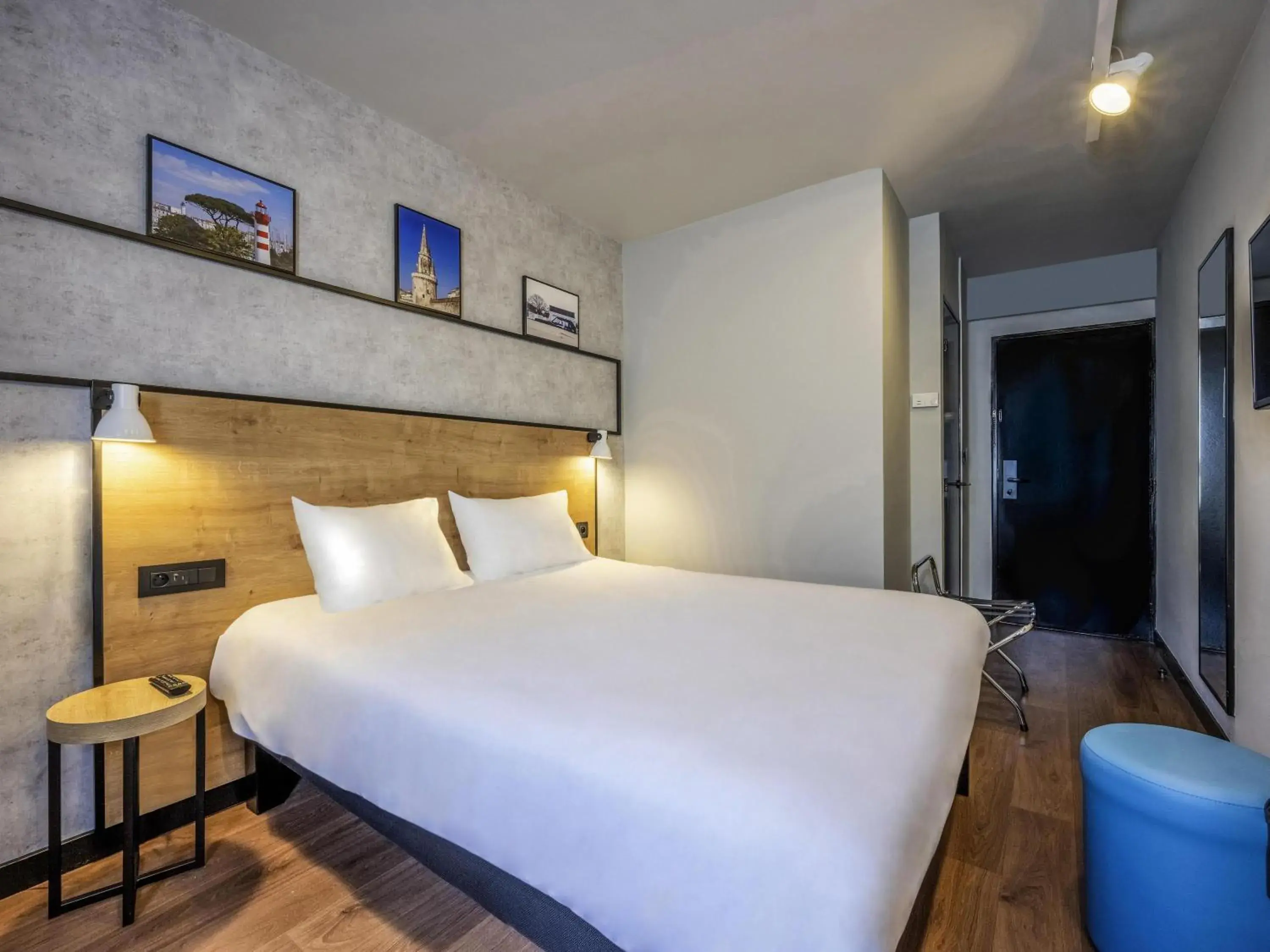 Bedroom, Bed in IBIS La Rochelle Vieux Port Centre Bedroom, Bed in IBIS La Rochelle Vieux Port Centre