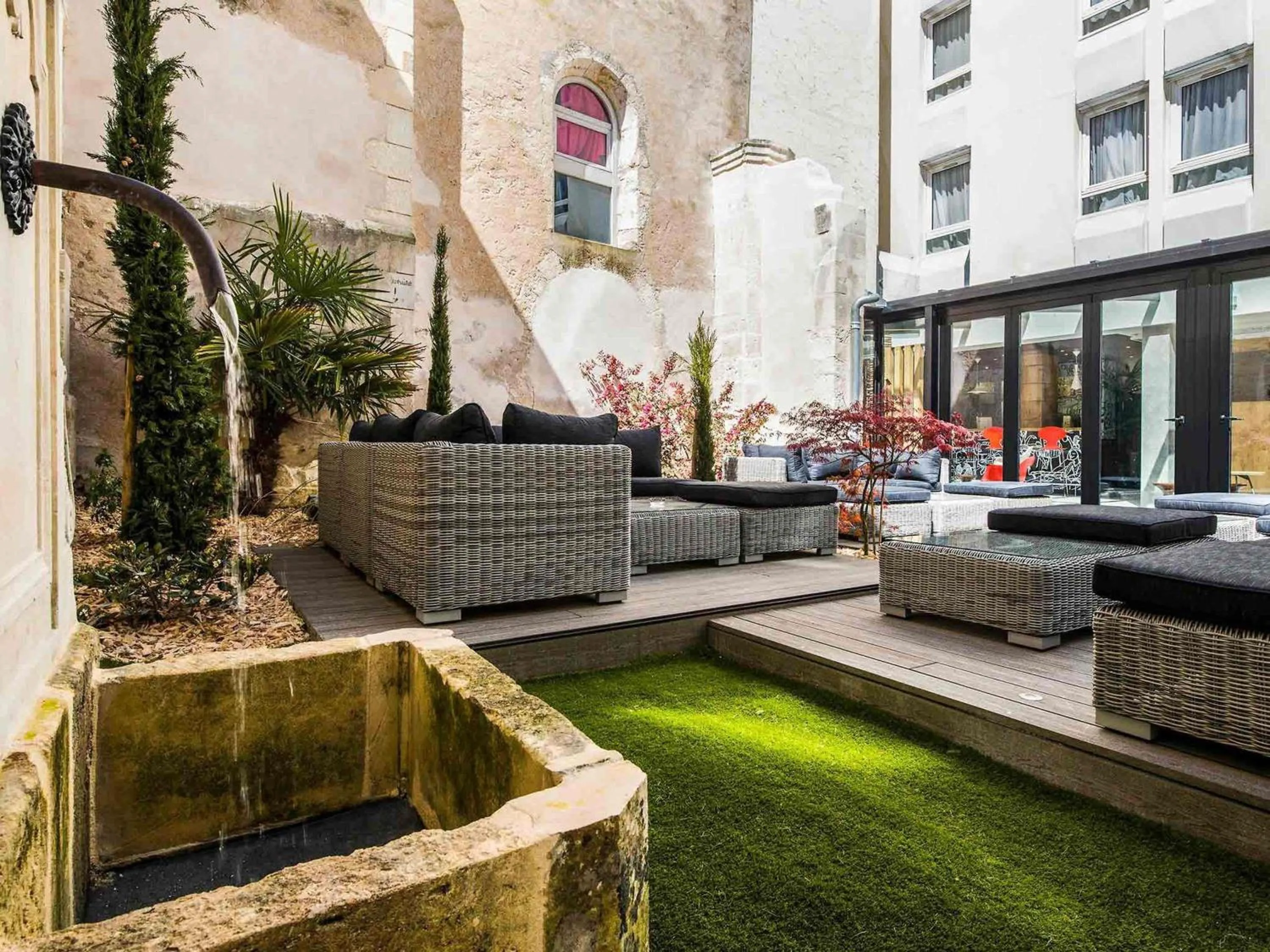 Property building in IBIS La Rochelle Vieux Port Centre