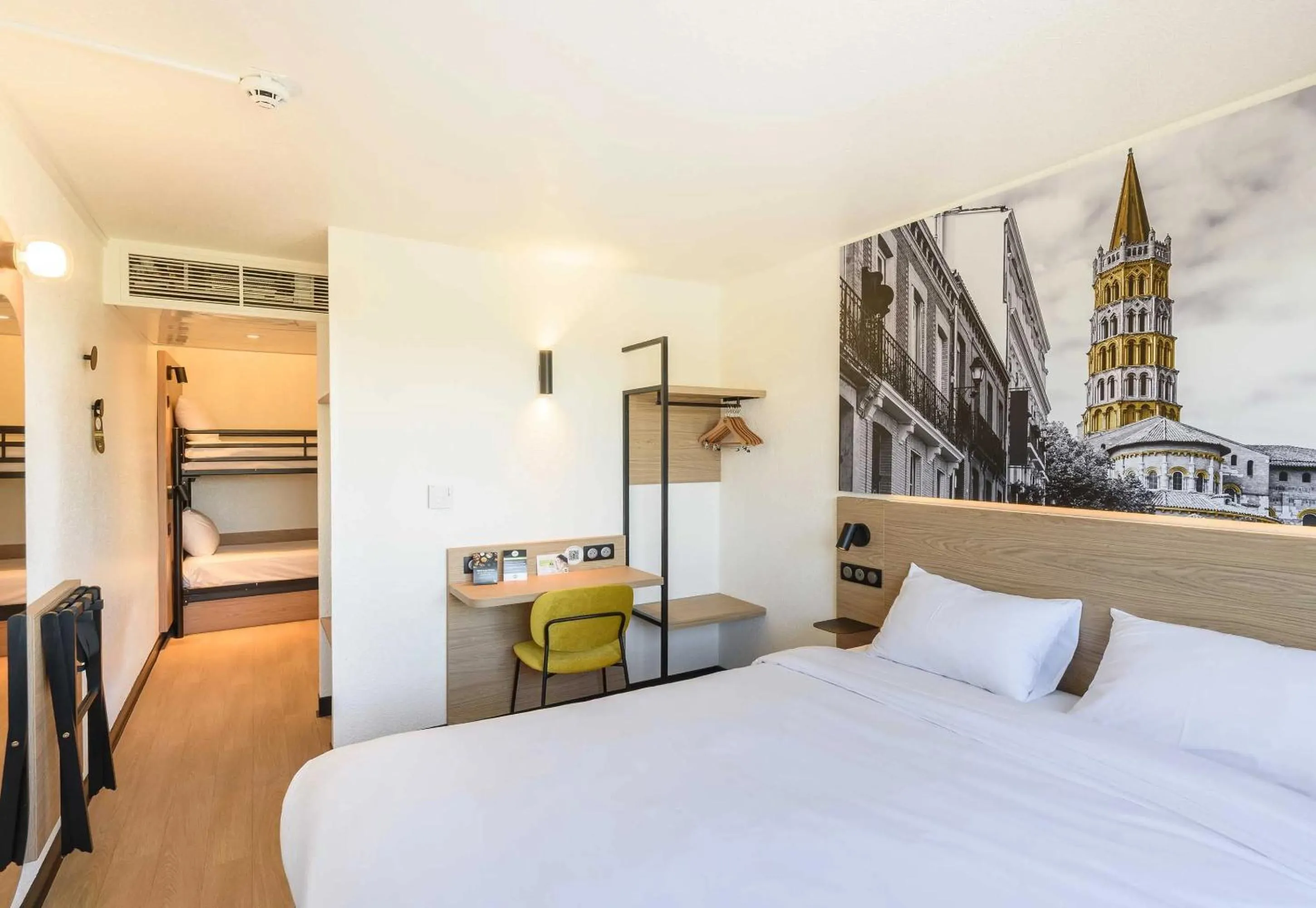 Bedroom, Bed in B&B HOTEL Toulouse Université 3 étoiles