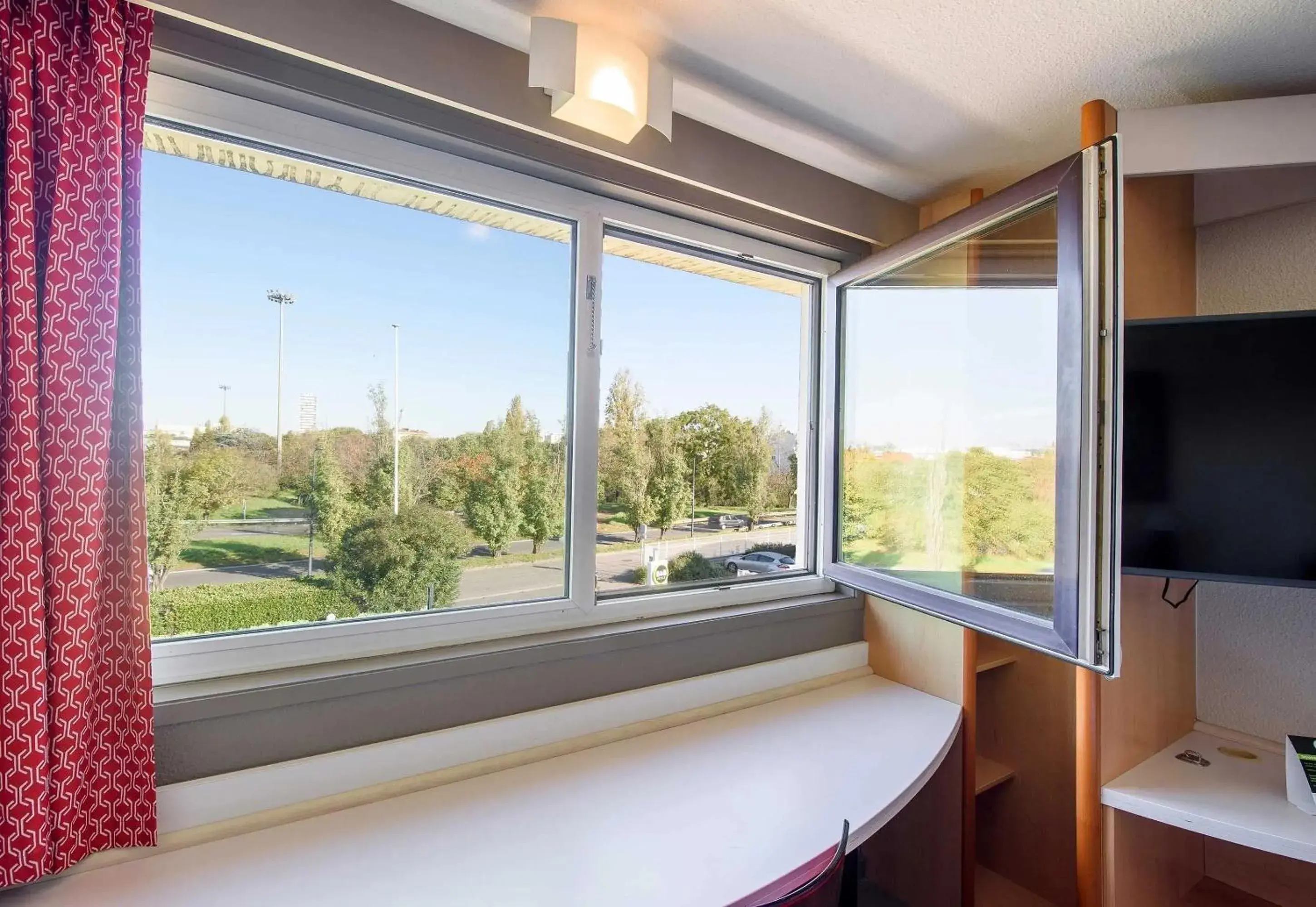 View (from property/room) in B&B HOTEL Toulouse Université 3 étoiles View (from property/room) in B&B HOTEL Toulouse Université 3 étoiles