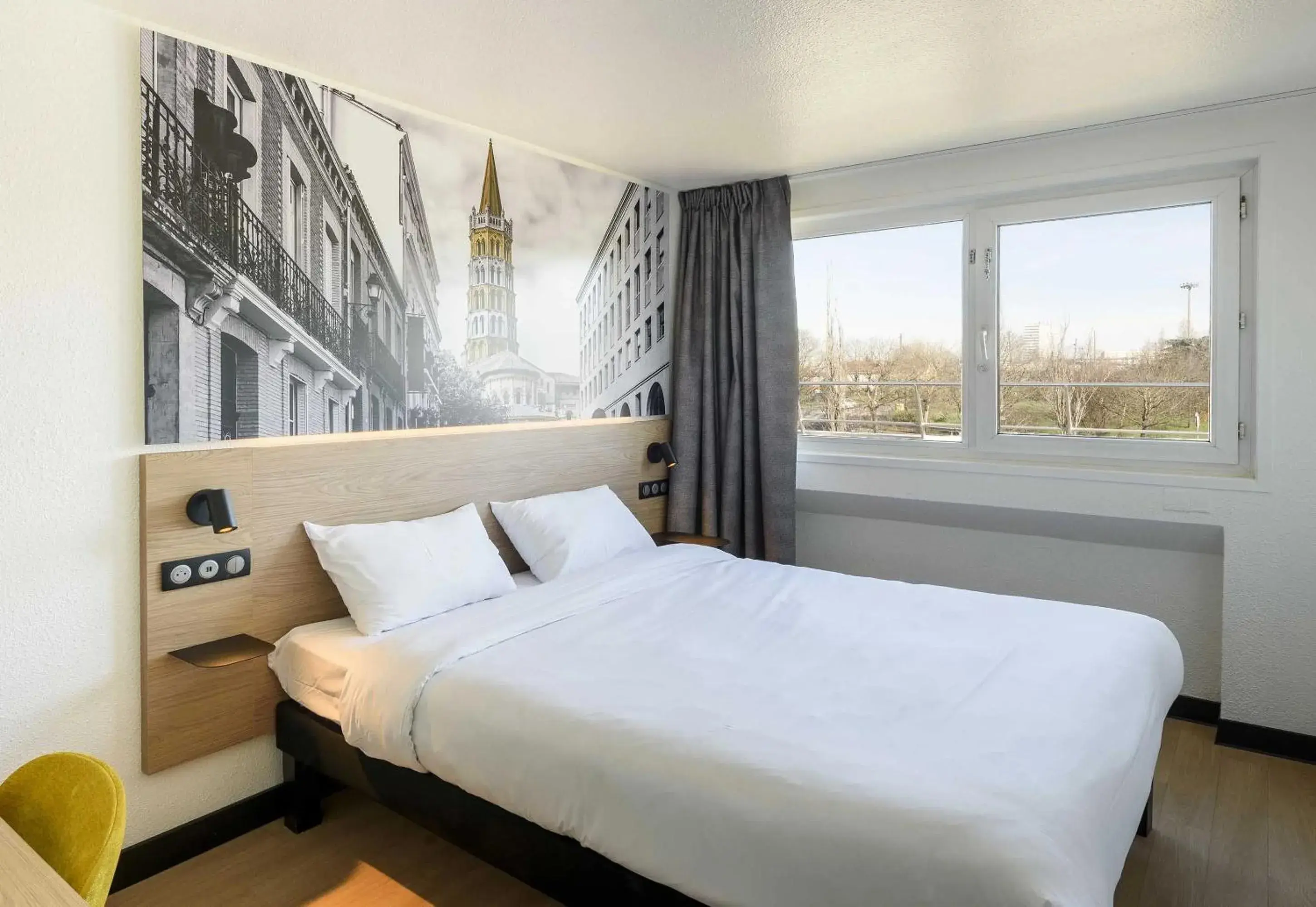 Bedroom, Bed in B&B HOTEL Toulouse Université 3 étoiles Bedroom, Bed in B&B HOTEL Toulouse Université 3 étoiles