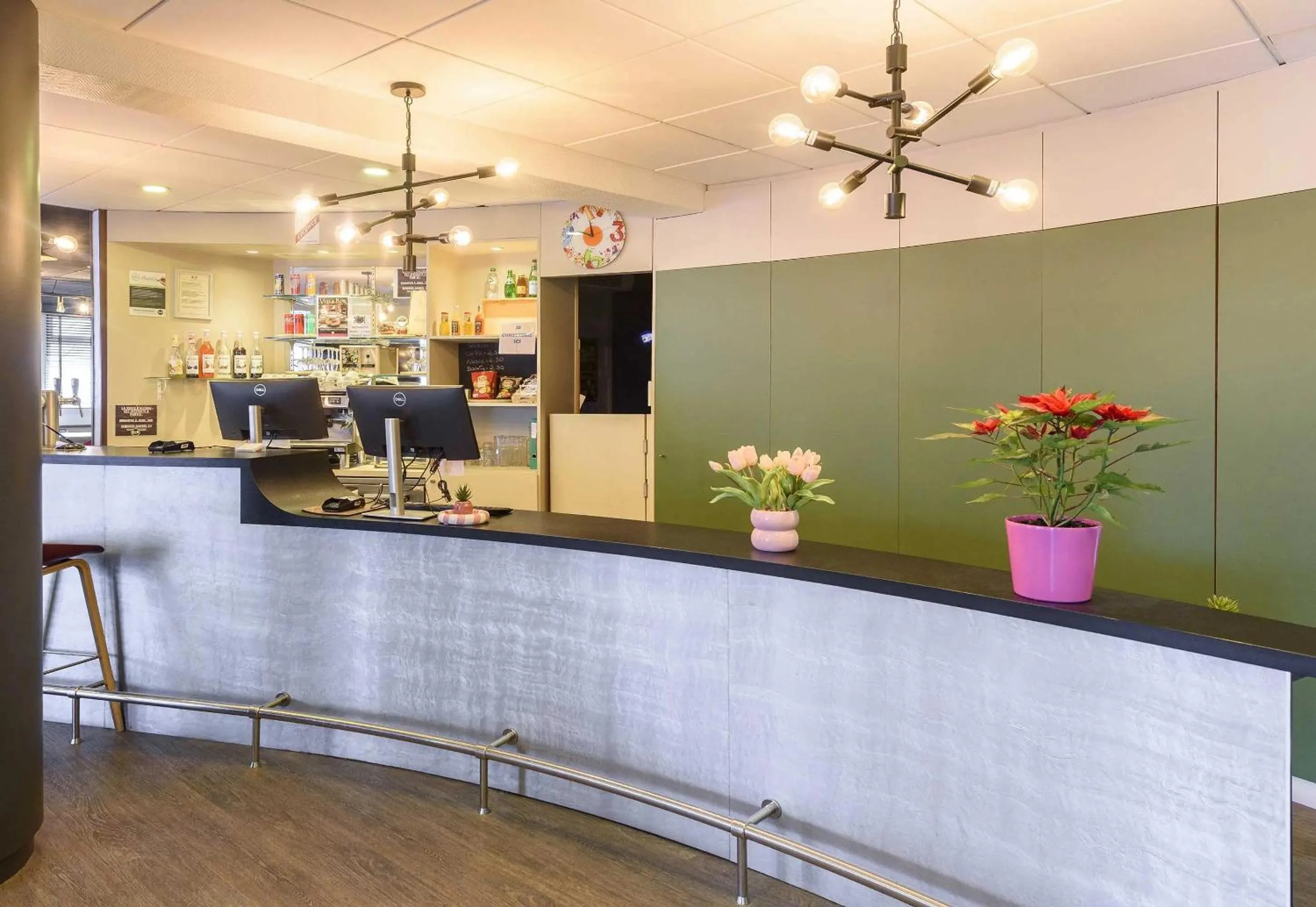 Lobby or reception in B&B HOTEL Toulouse Université 3 étoiles