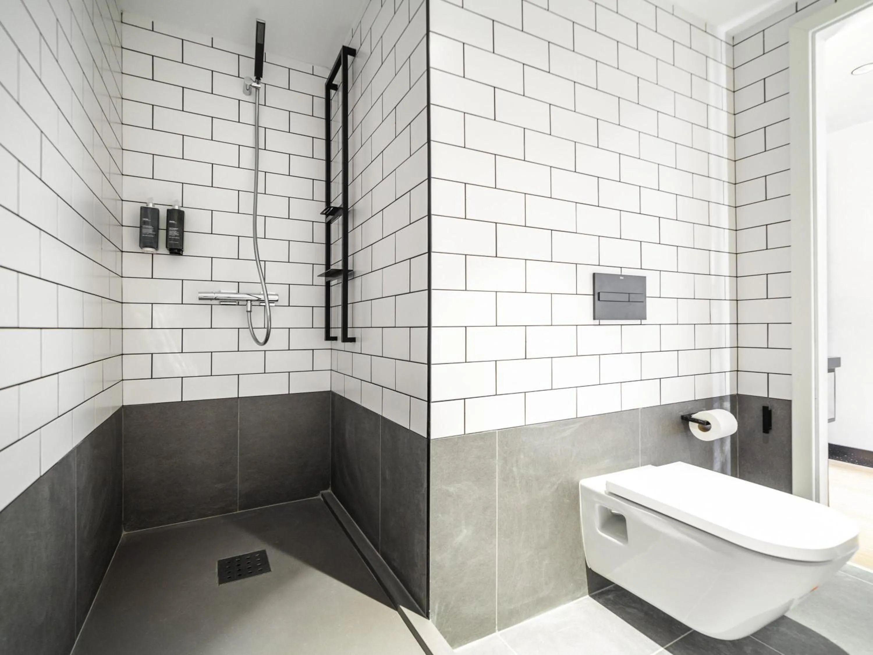 Bedroom in ibis Tours Sud