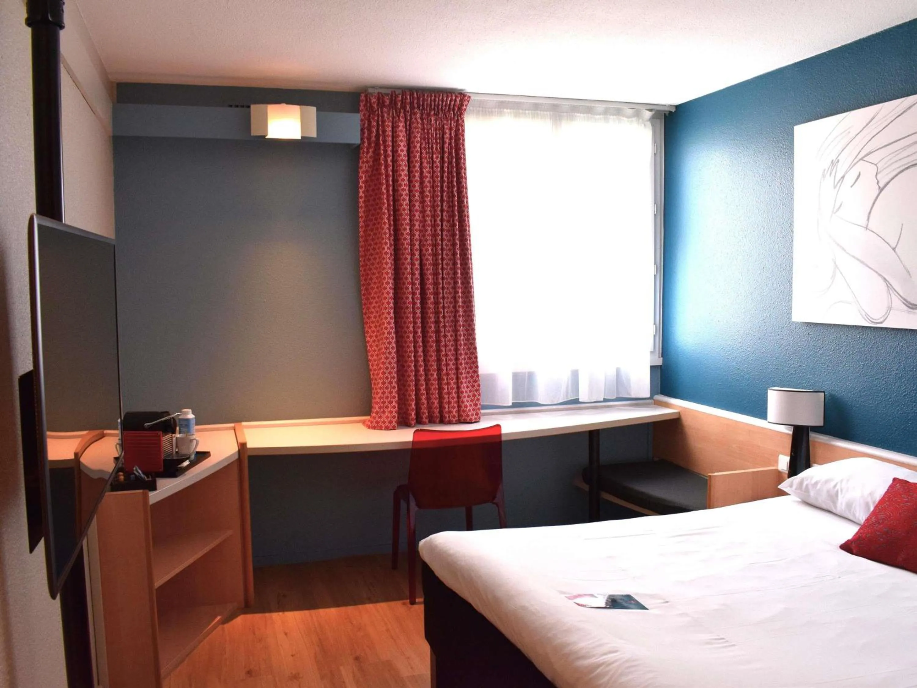 Bedroom, Bed in ibis Tours Nord