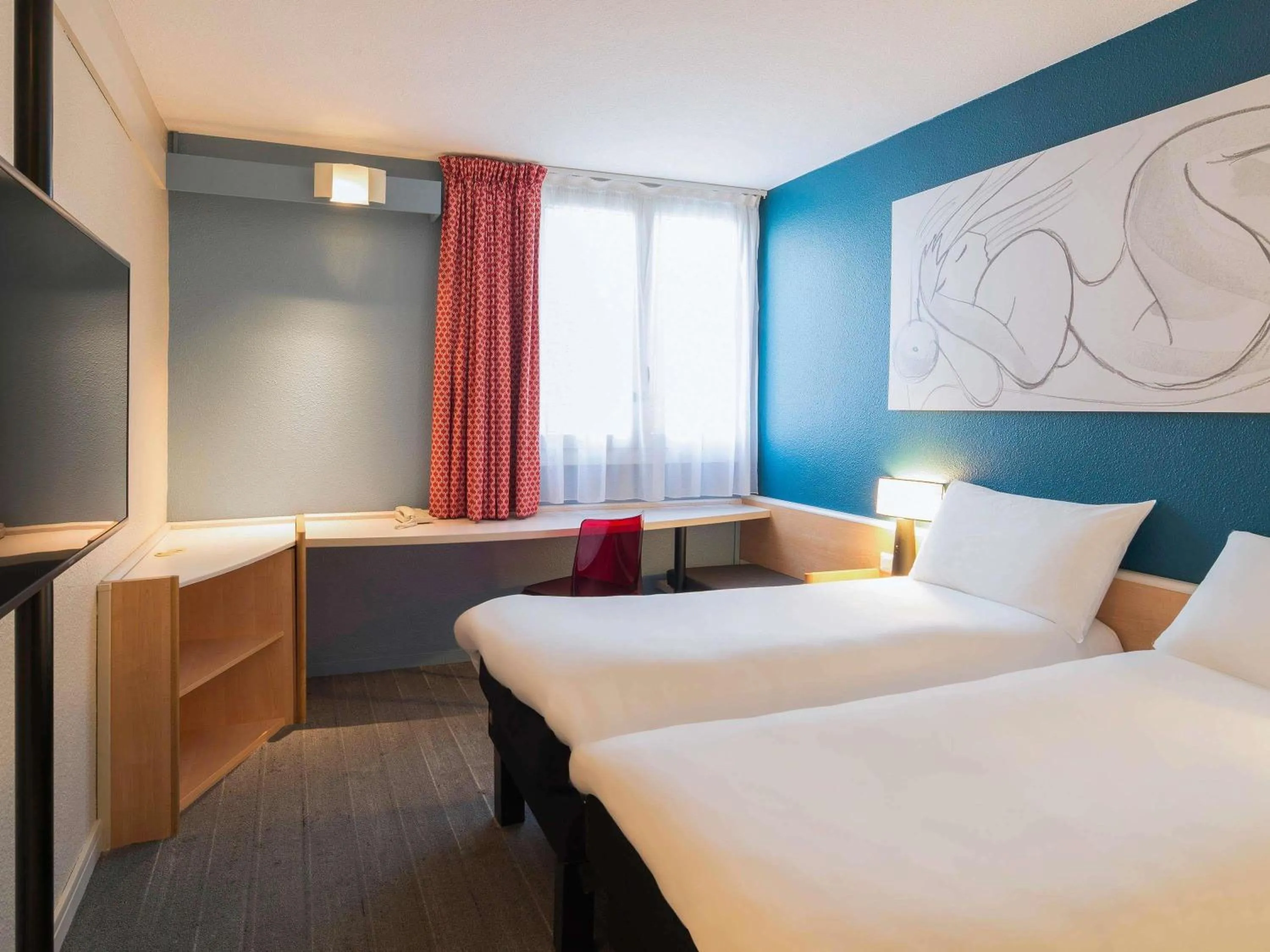Bedroom, Bed in ibis Tours Nord