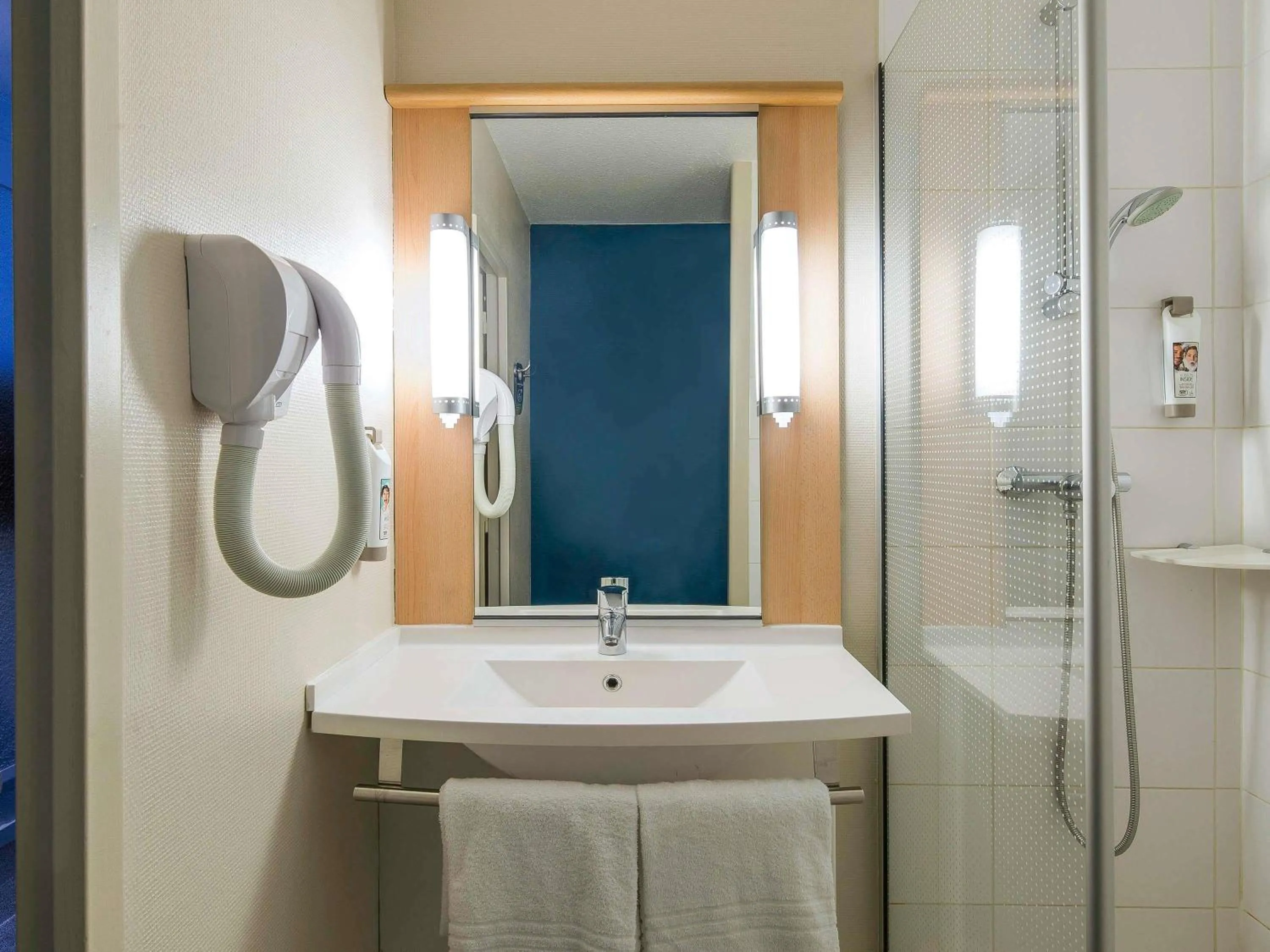 Bedroom in ibis Tours Nord