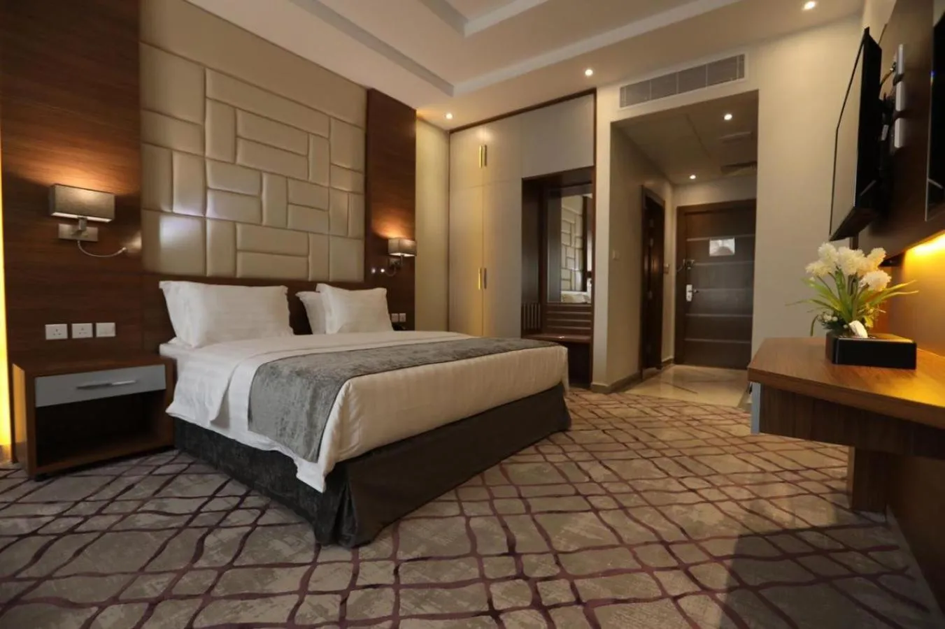 Photo of the whole room, Bed in Diamond Tower Hotel