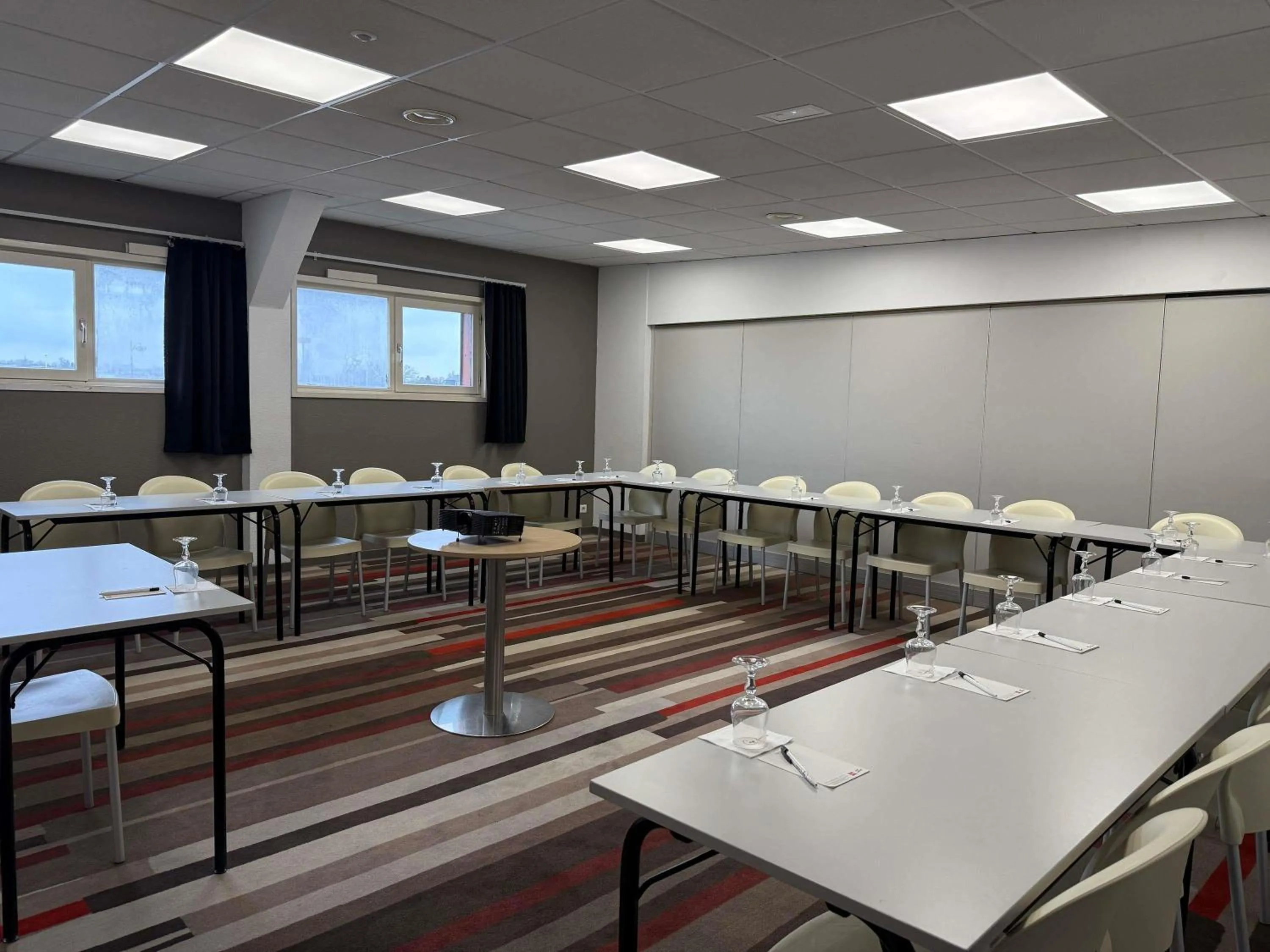 Meeting/conference room in ibis Rennes Beaulieu