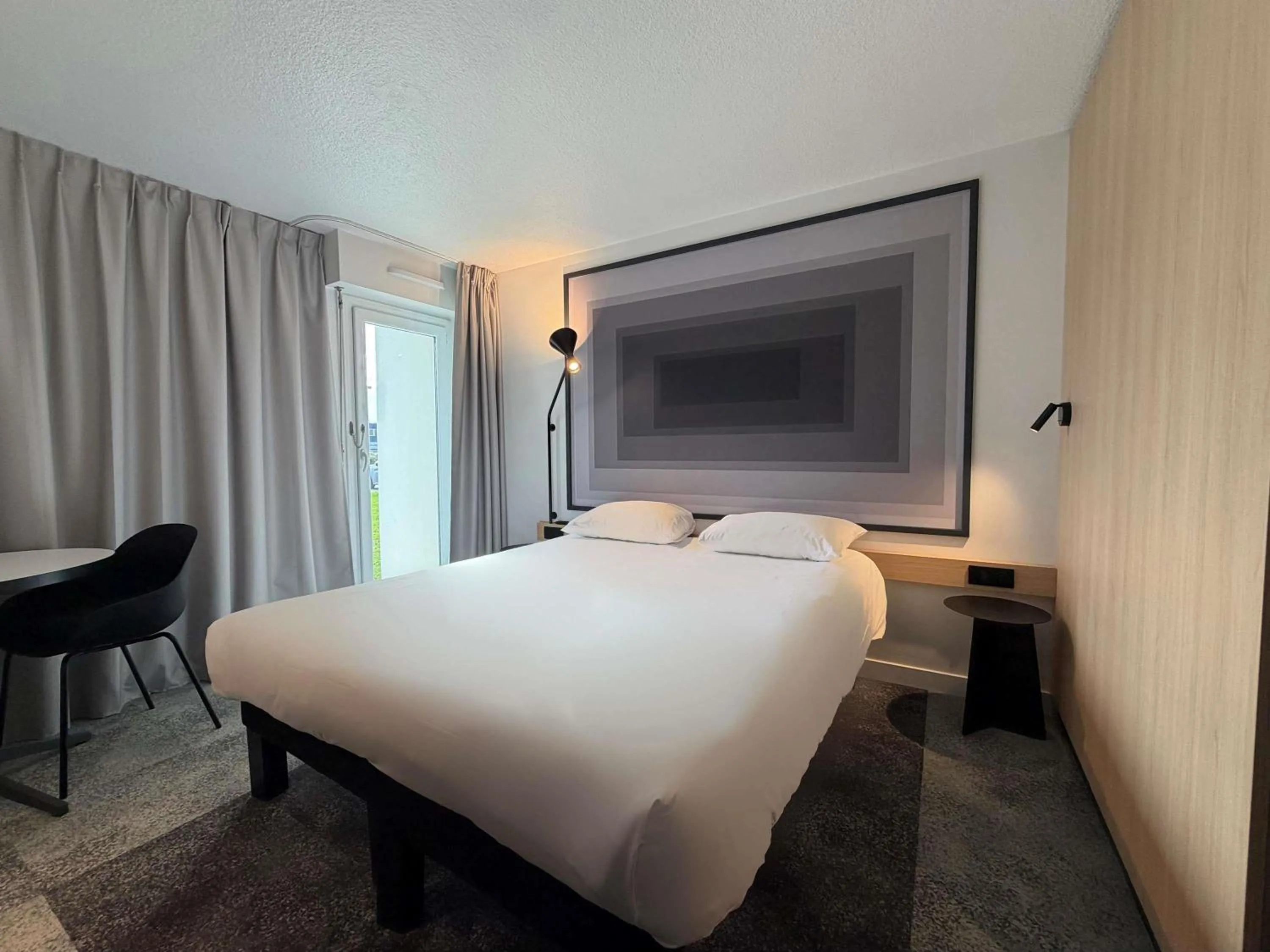 Bedroom, Bed in ibis Rennes Beaulieu