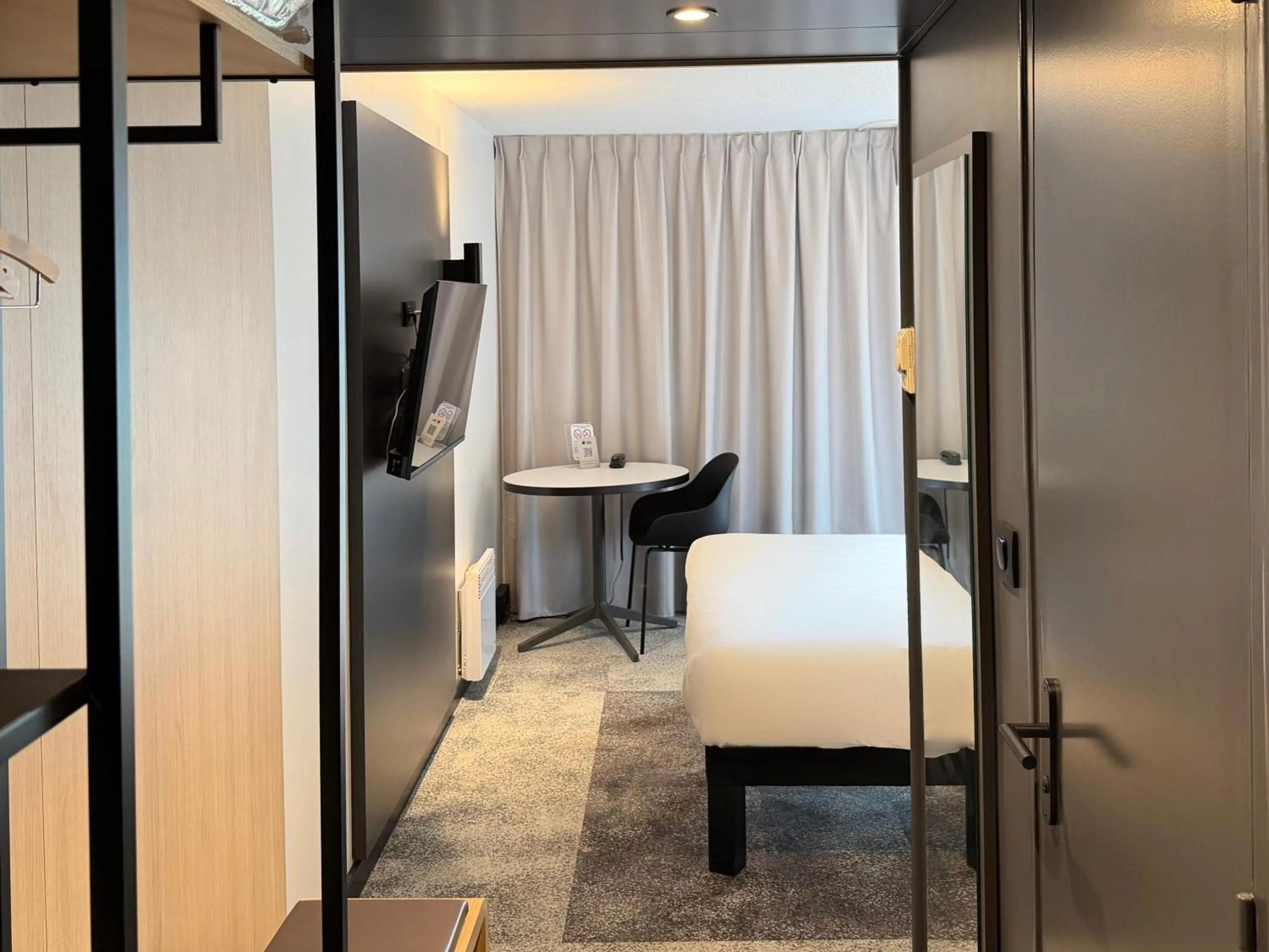 Bed in ibis Rennes Beaulieu