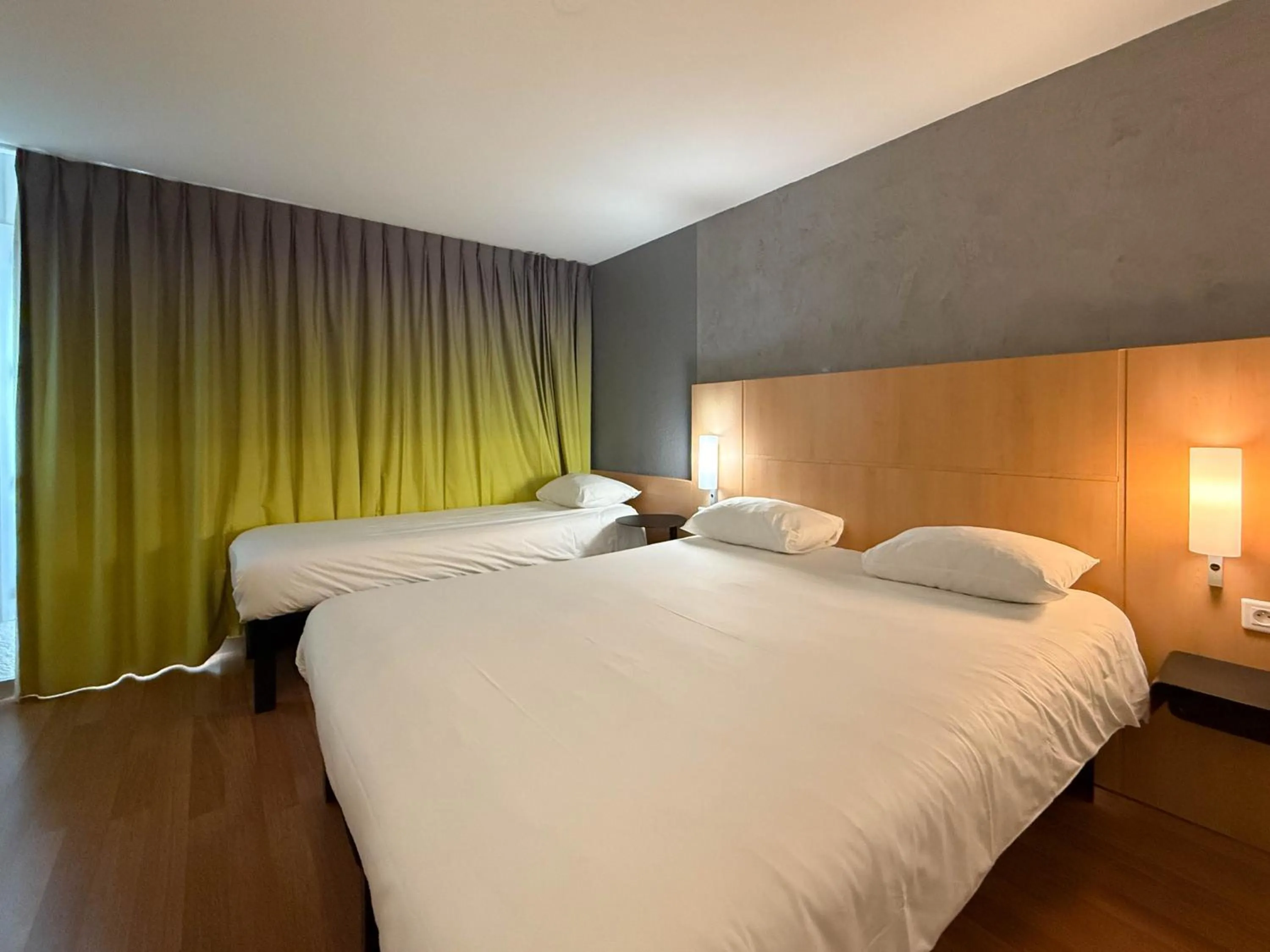 Bedroom, Bed in ibis Rennes Beaulieu