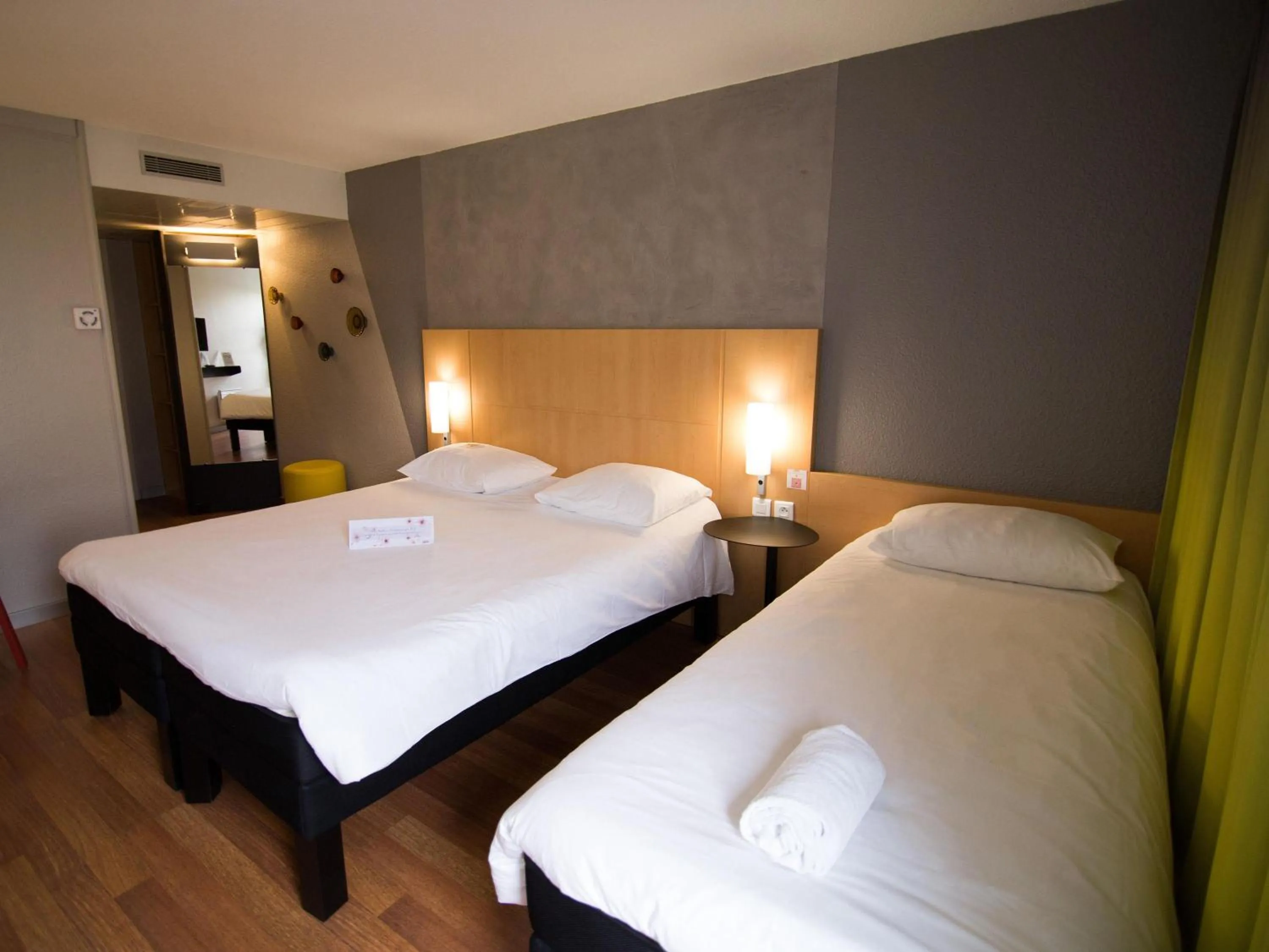 Bedroom, Bed in ibis Rennes Beaulieu