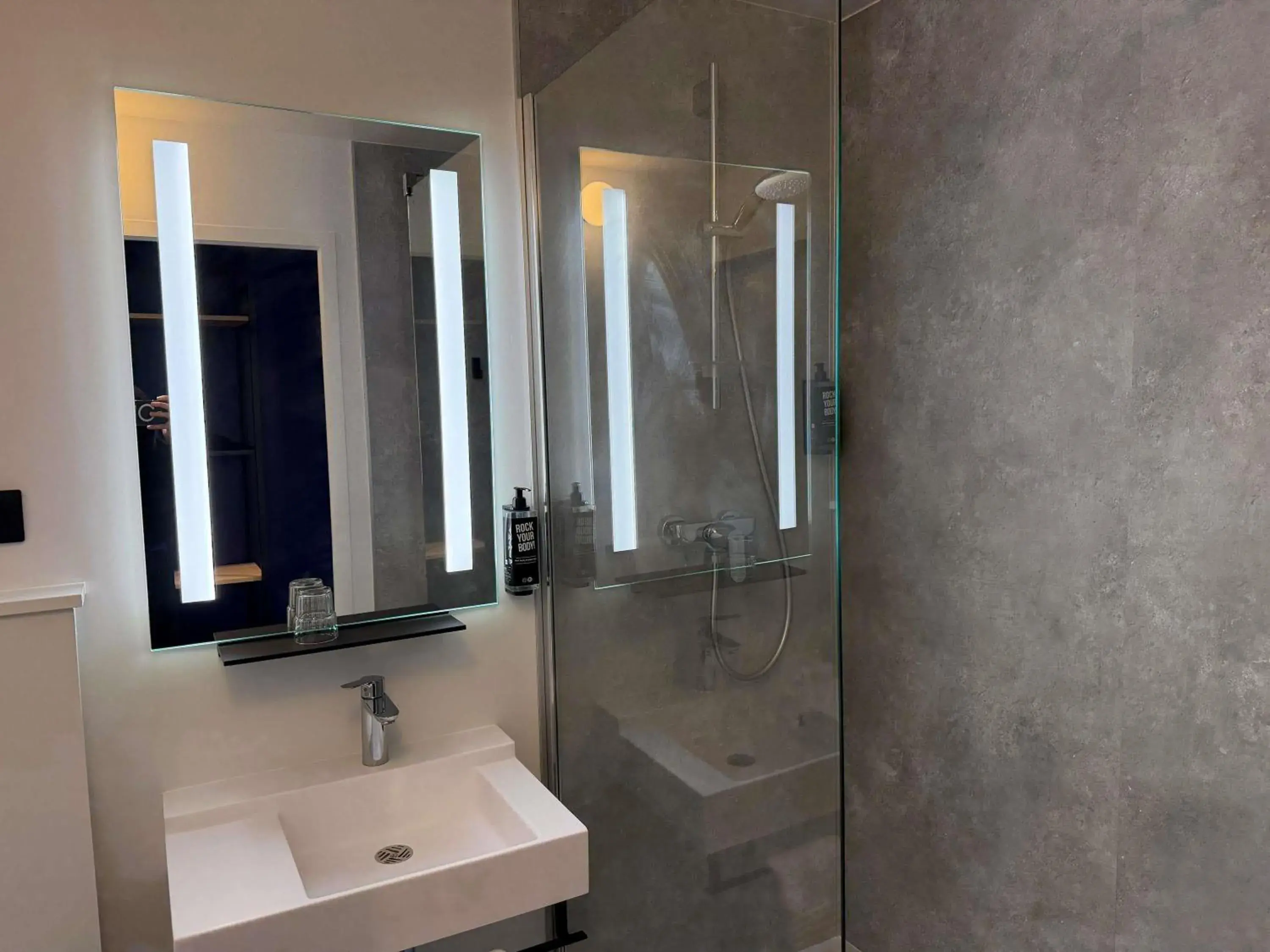 Bedroom in ibis Rennes Beaulieu Bedroom in ibis Rennes Beaulieu