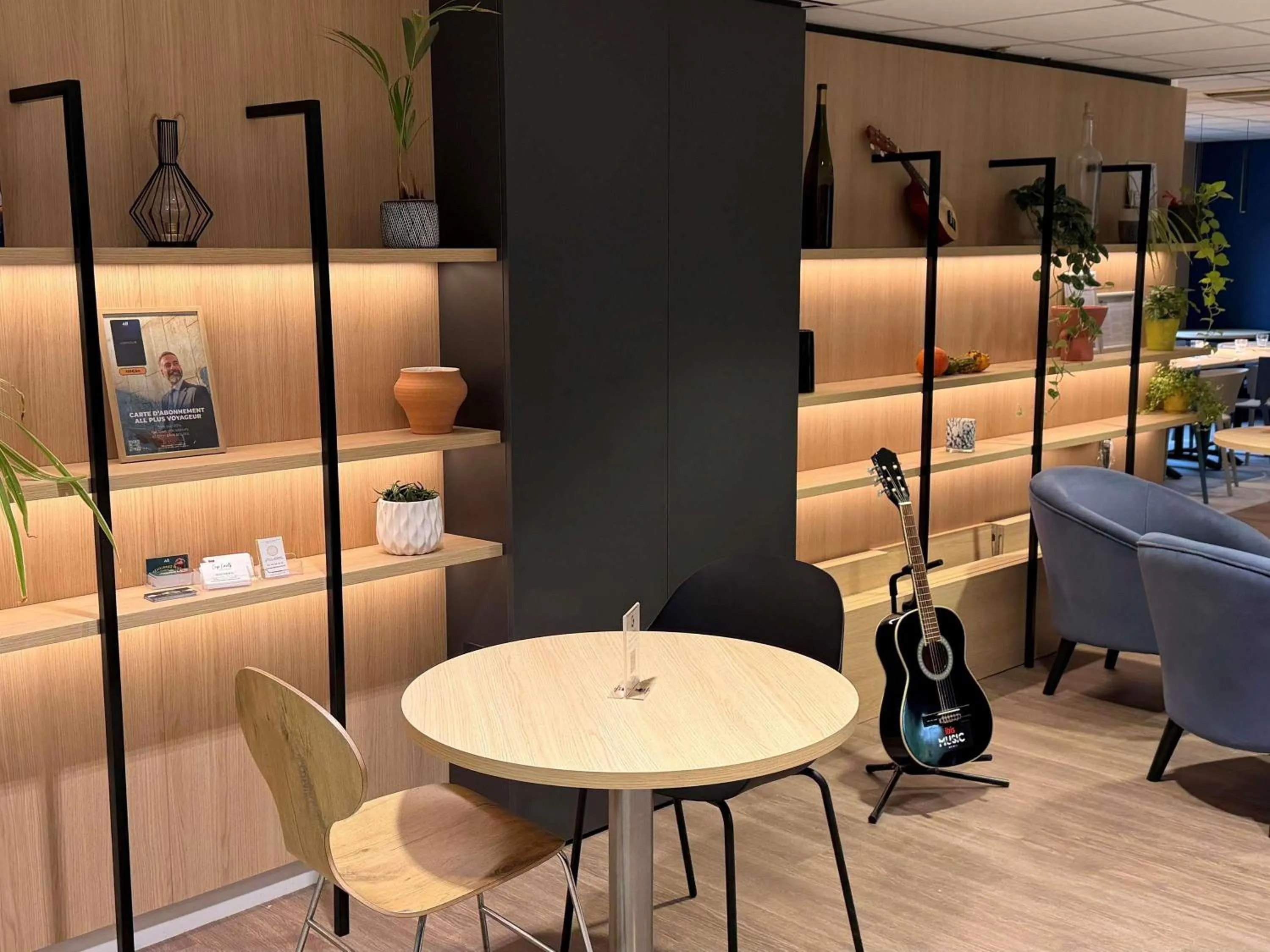 Lounge or bar in ibis Rennes Beaulieu