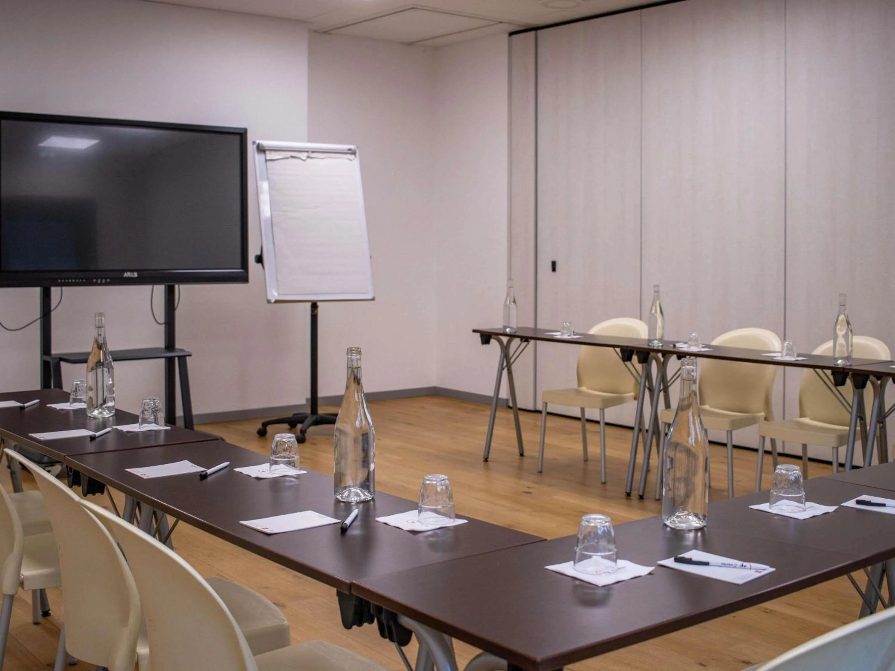 Meeting/conference room in ibis Rennes Beaulieu