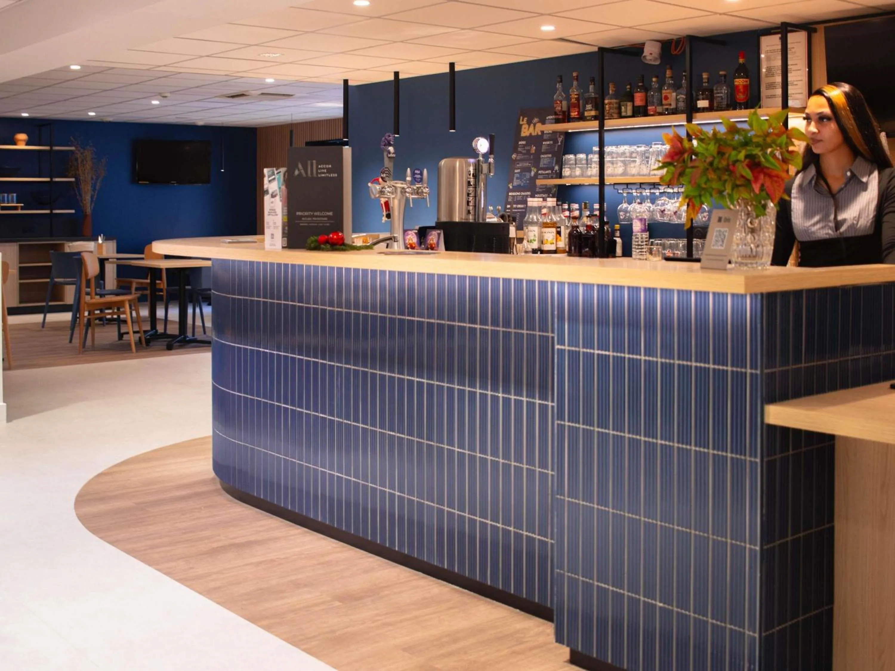 Lounge or bar in ibis Rennes Beaulieu