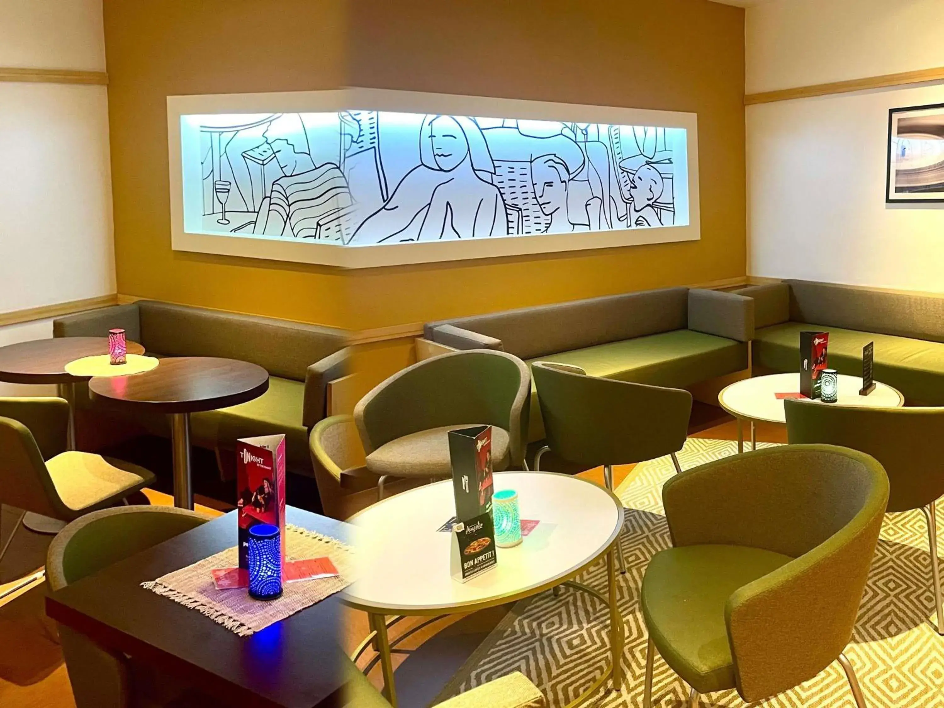 Lounge or bar in ibis Paris Montmartre Sacré-Coeur Lounge or bar in ibis Paris Montmartre Sacré-Coeur