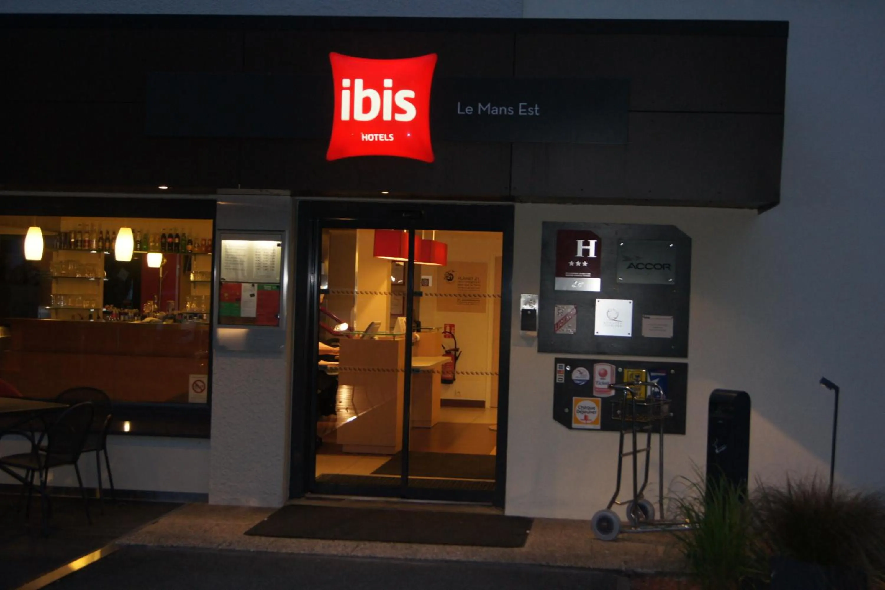Facade/entrance in ibis Le Mans Est Pontlieue
