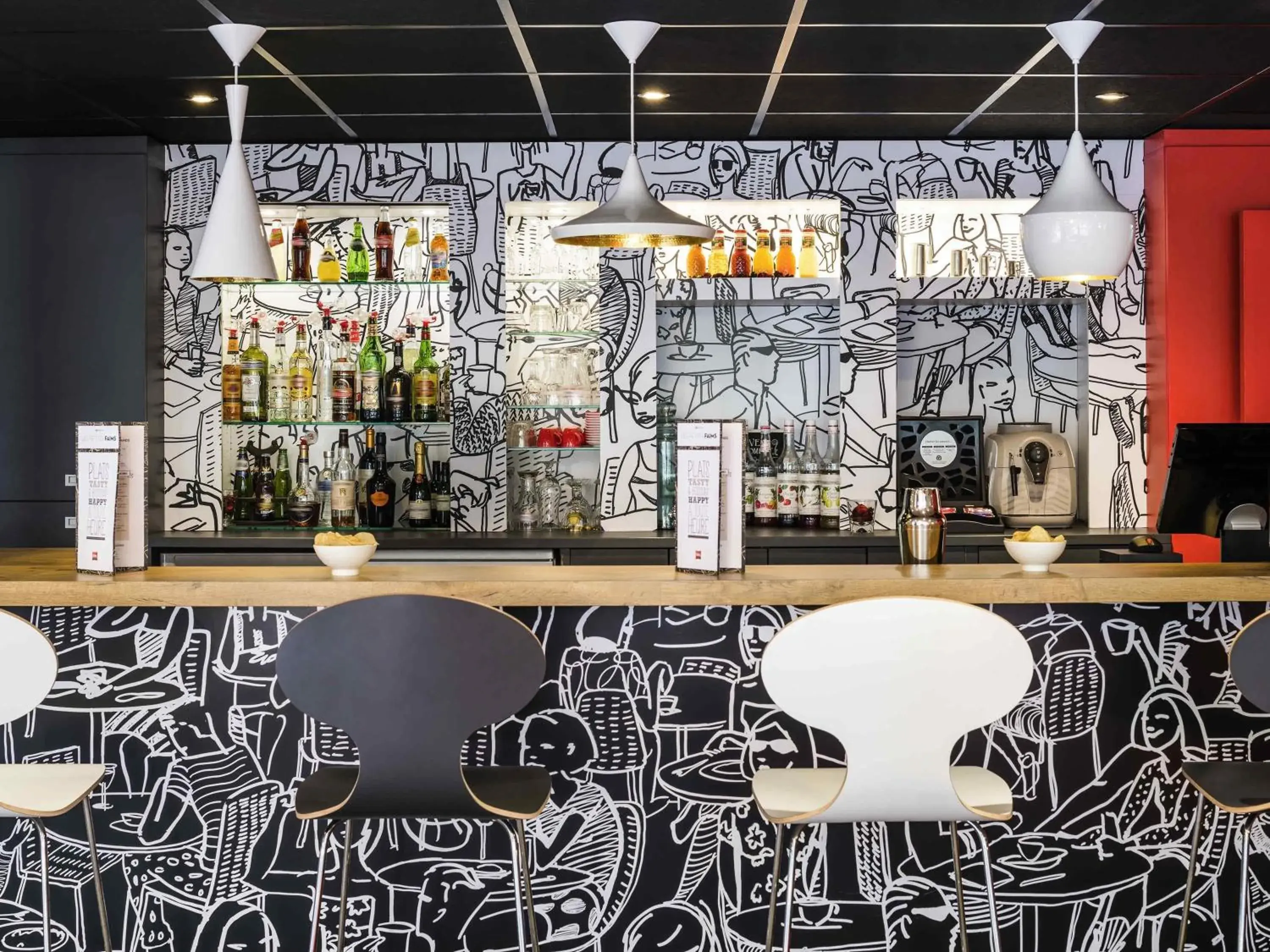 Lounge or bar in ibis Paris Pont de Suresnes Longchamp Lounge or bar in ibis Paris Pont de Suresnes Longchamp