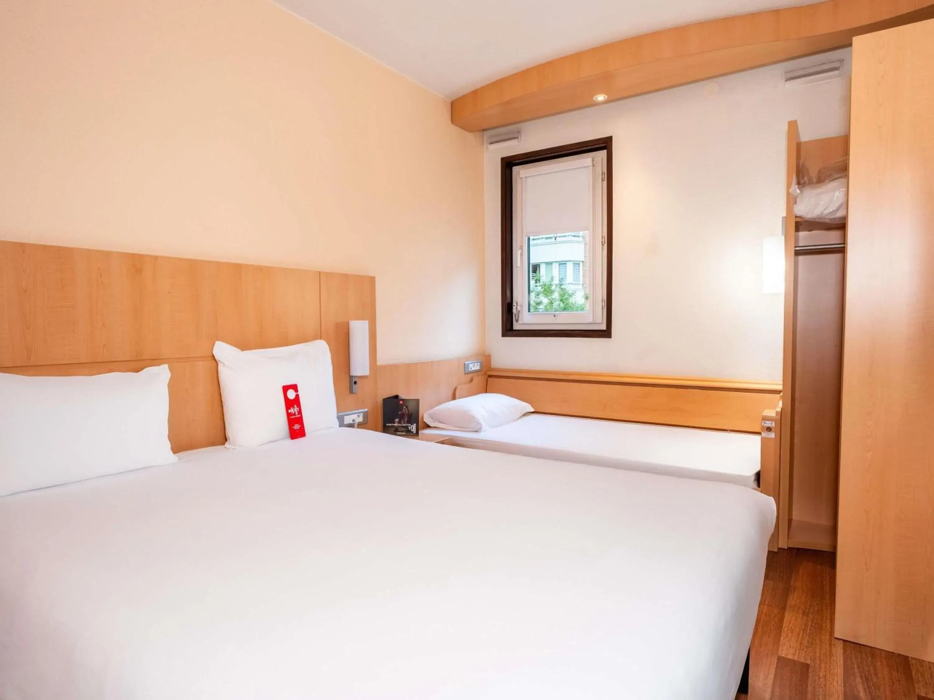 Bedroom, Bed in ibis Paris Pont de Suresnes Longchamp Bedroom, Bed in ibis Paris Pont de Suresnes Longchamp