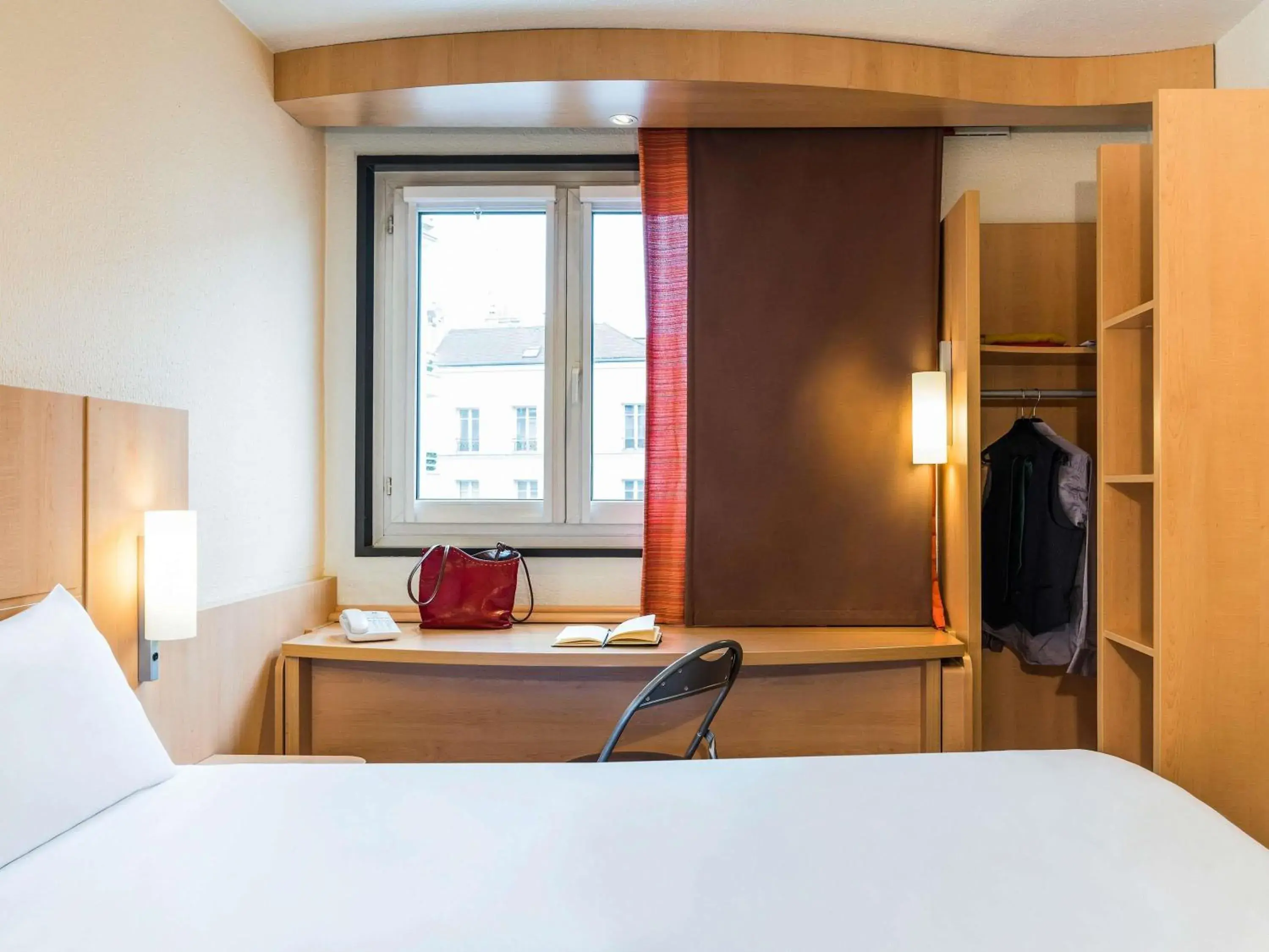 Bedroom, Bed in ibis Paris Pont de Suresnes Longchamp Bedroom, Bed in ibis Paris Pont de Suresnes Longchamp