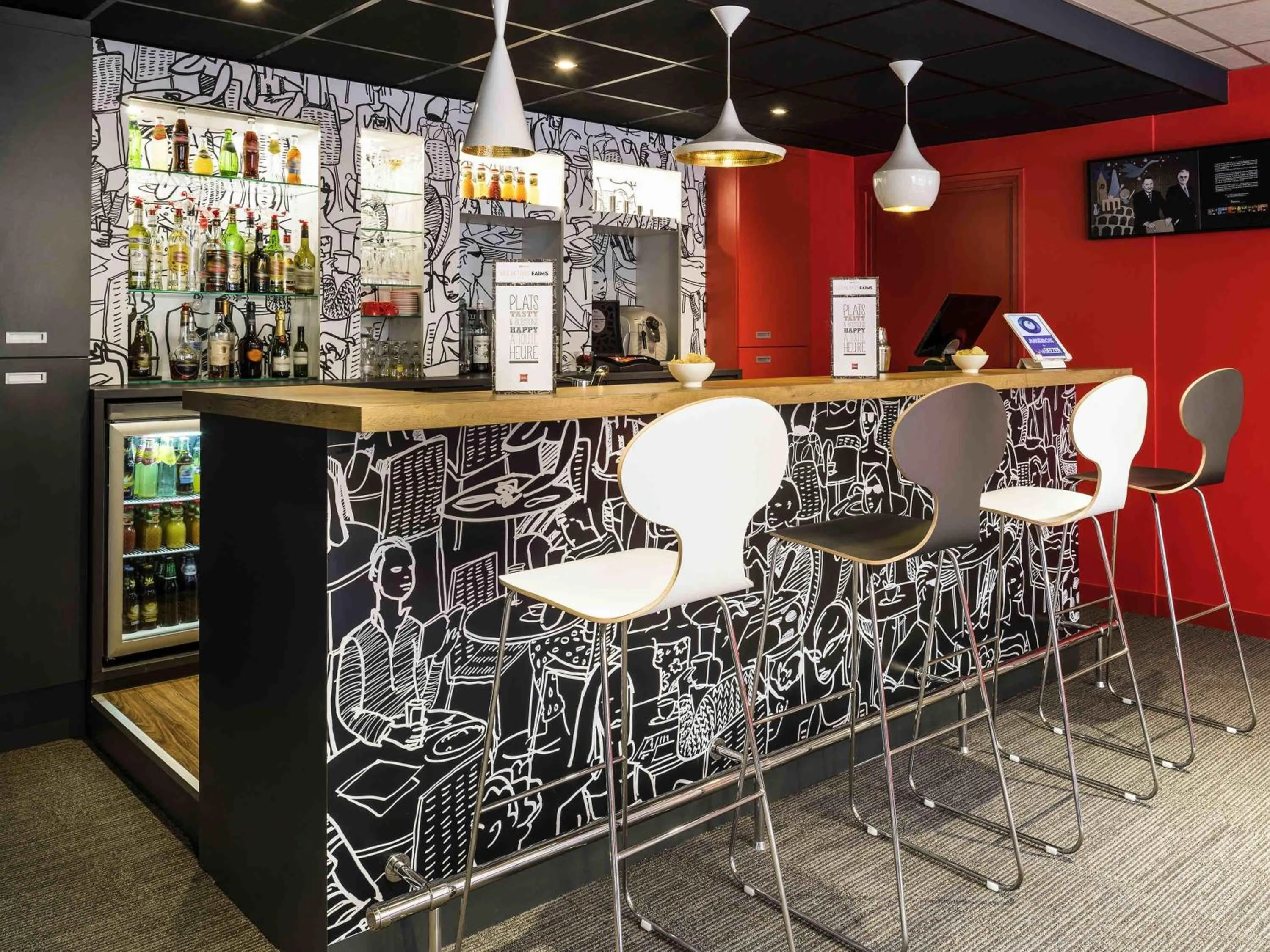 Lounge or bar in ibis Paris Pont de Suresnes Longchamp