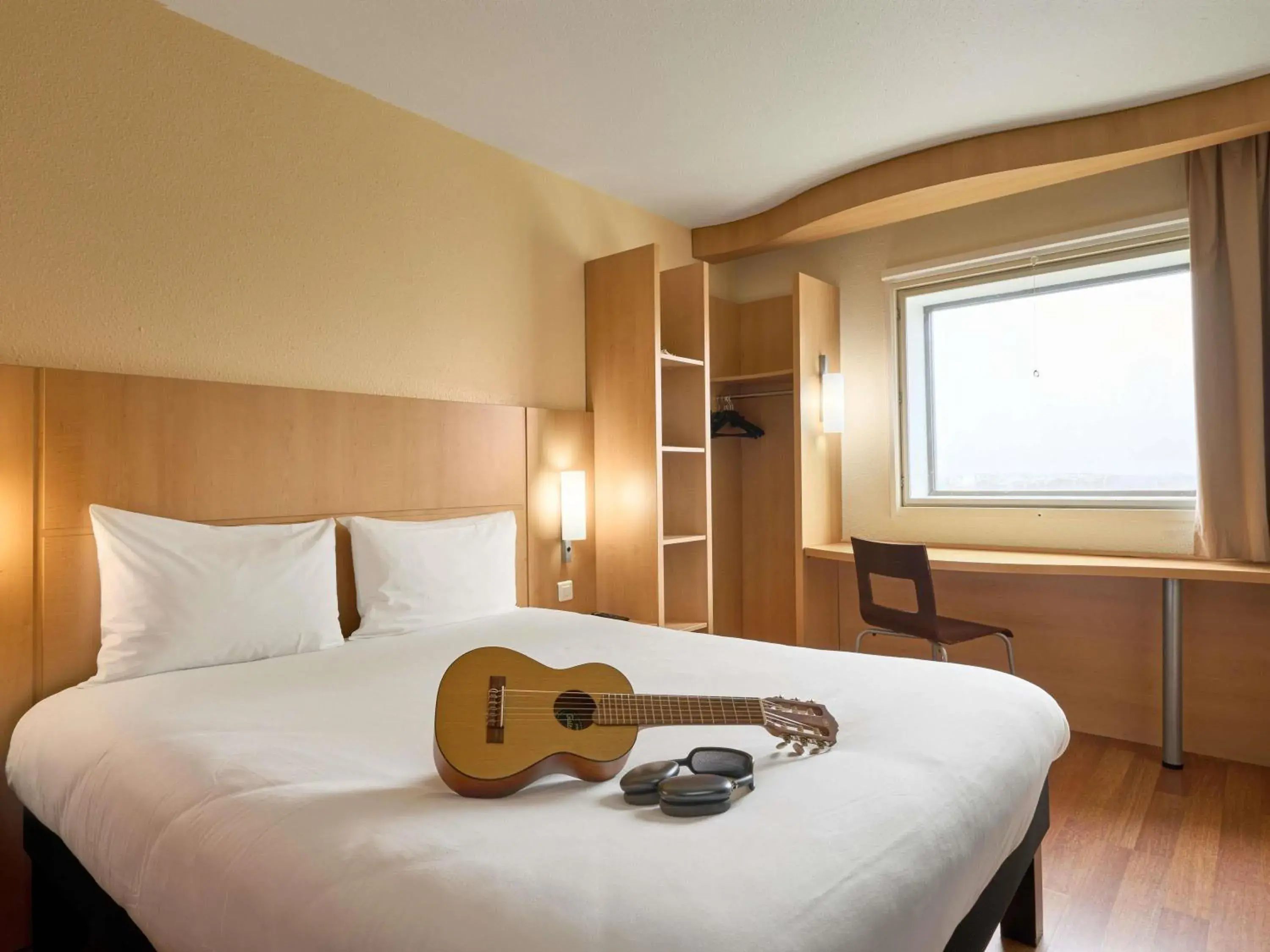 Bedroom, Bed in ibis Paris la Défense Esplanade Bedroom, Bed in ibis Paris la Défense Esplanade