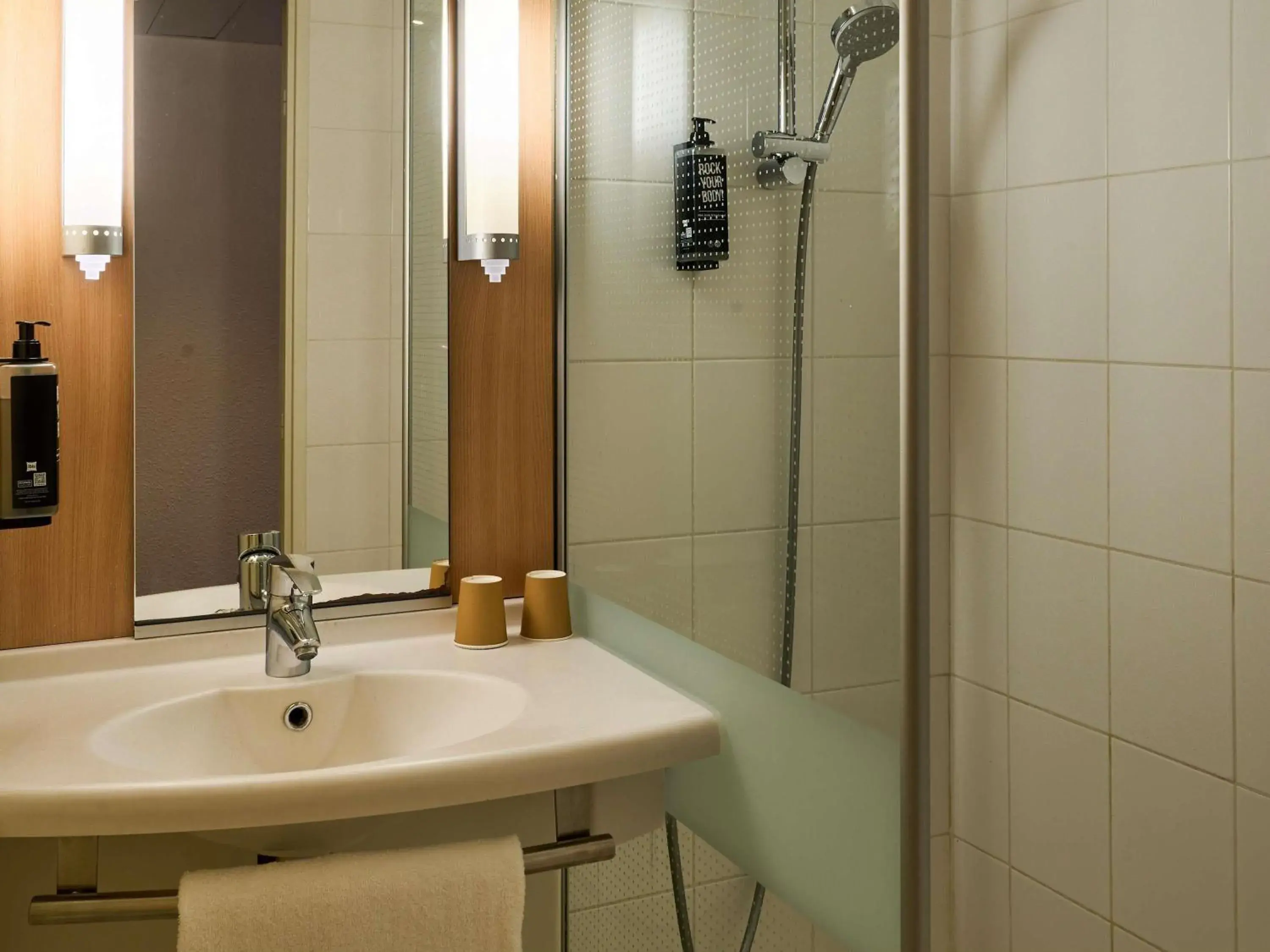 Property building in ibis Paris la Défense Esplanade Property building in ibis Paris la Défense Esplanade