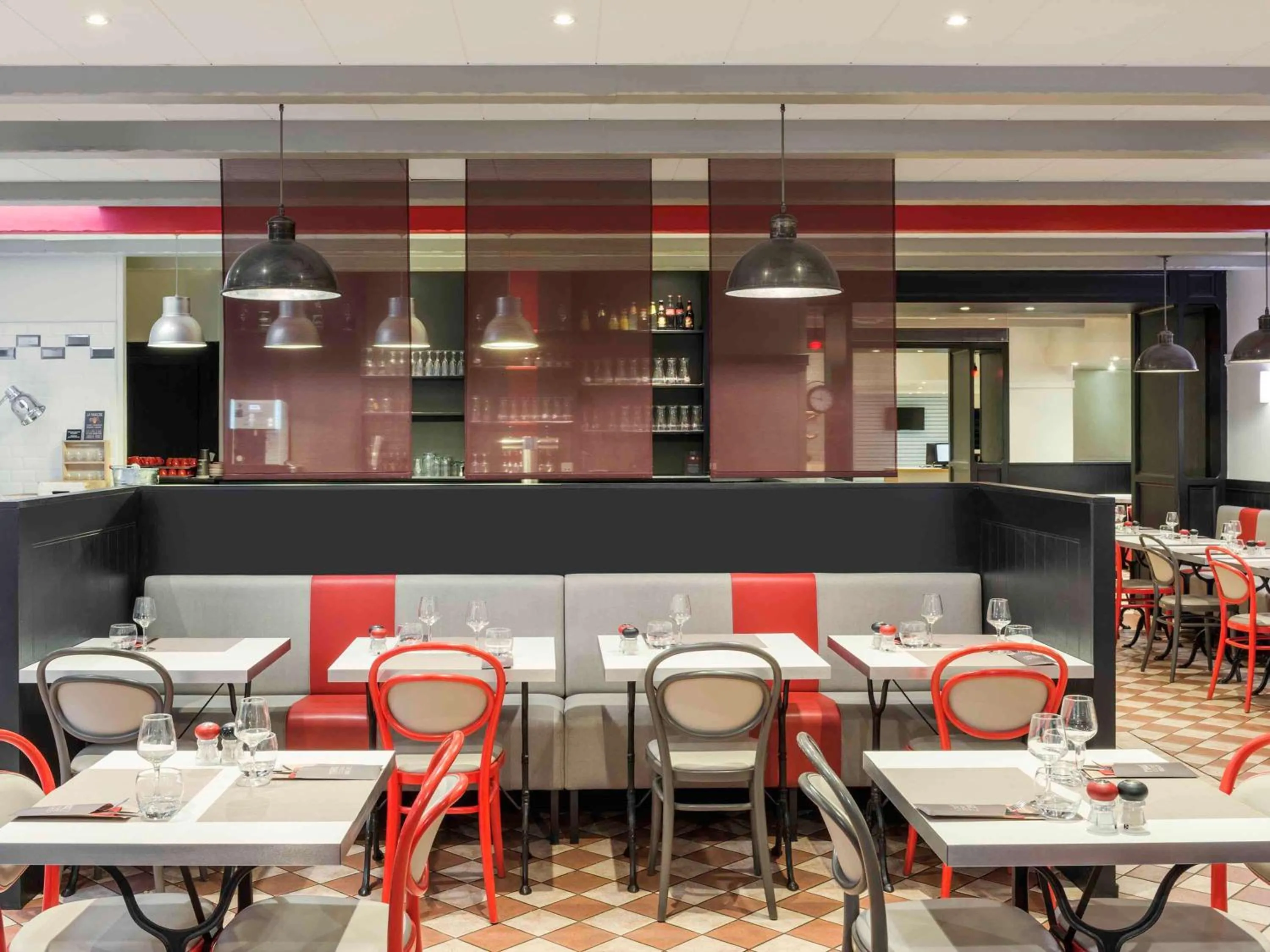 Restaurant/places to eat in ibis Paris la Défense Esplanade