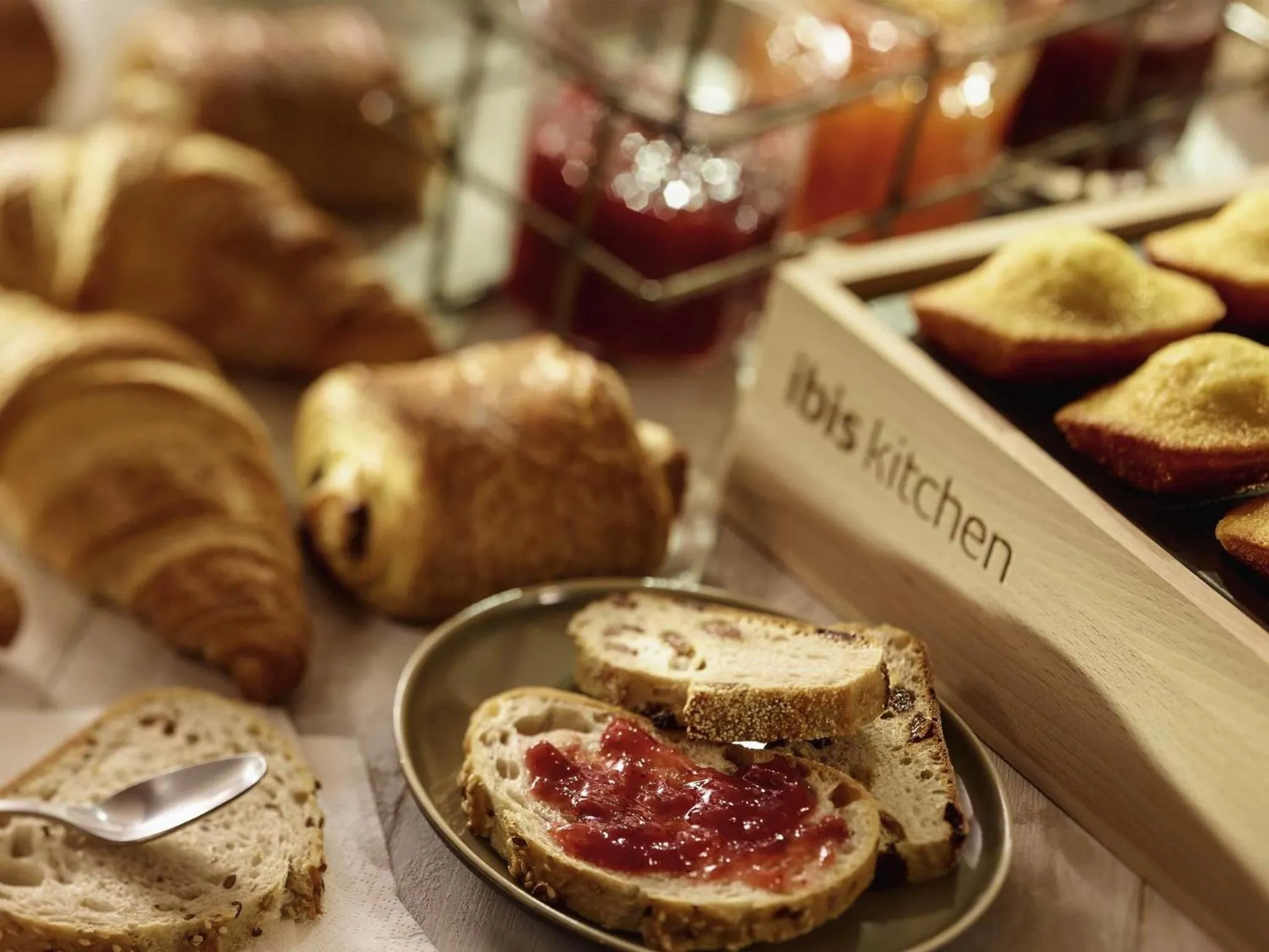 Breakfast in ibis Paris la Défense Esplanade